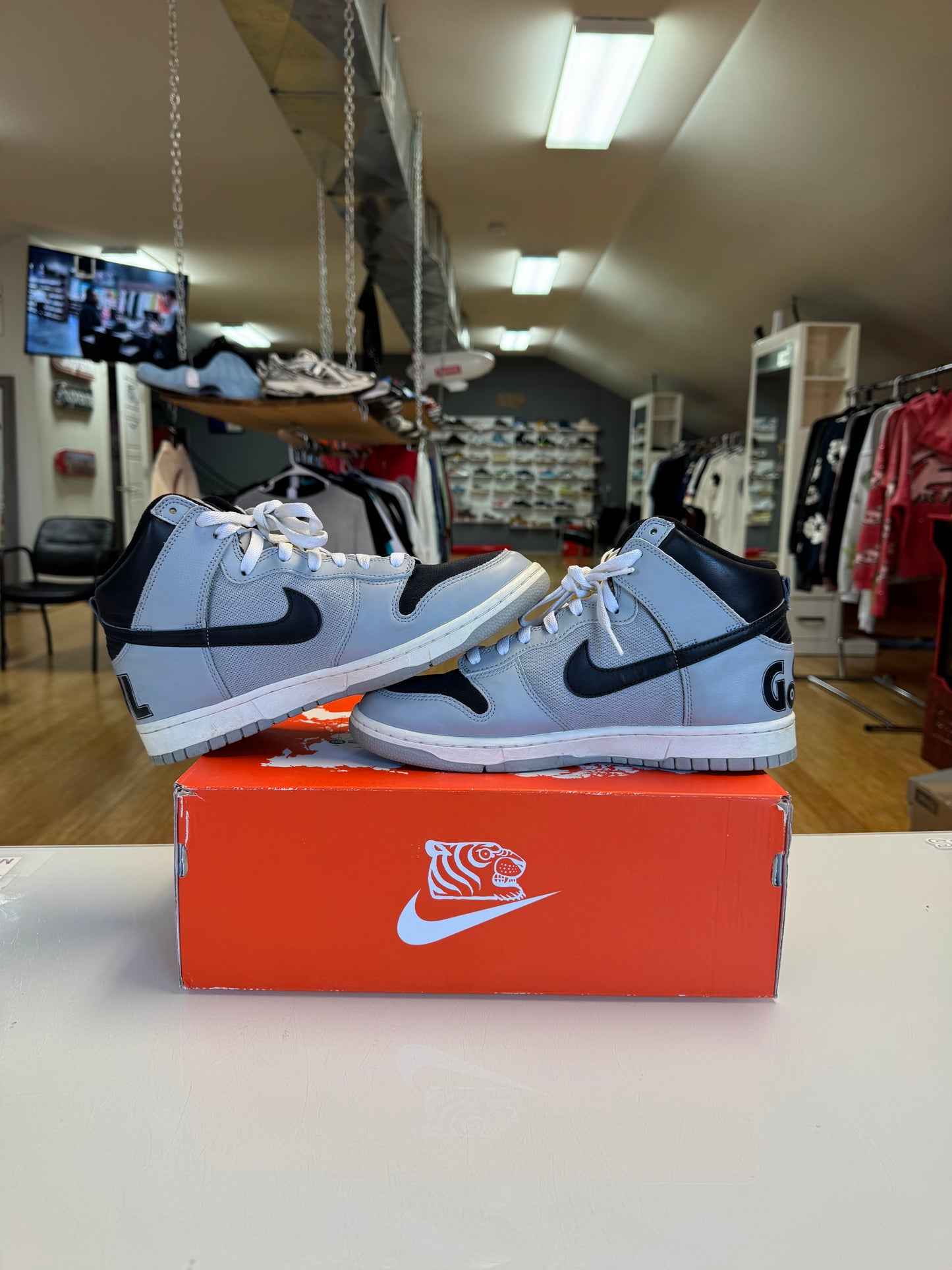 Nike sb dunk high grey dot