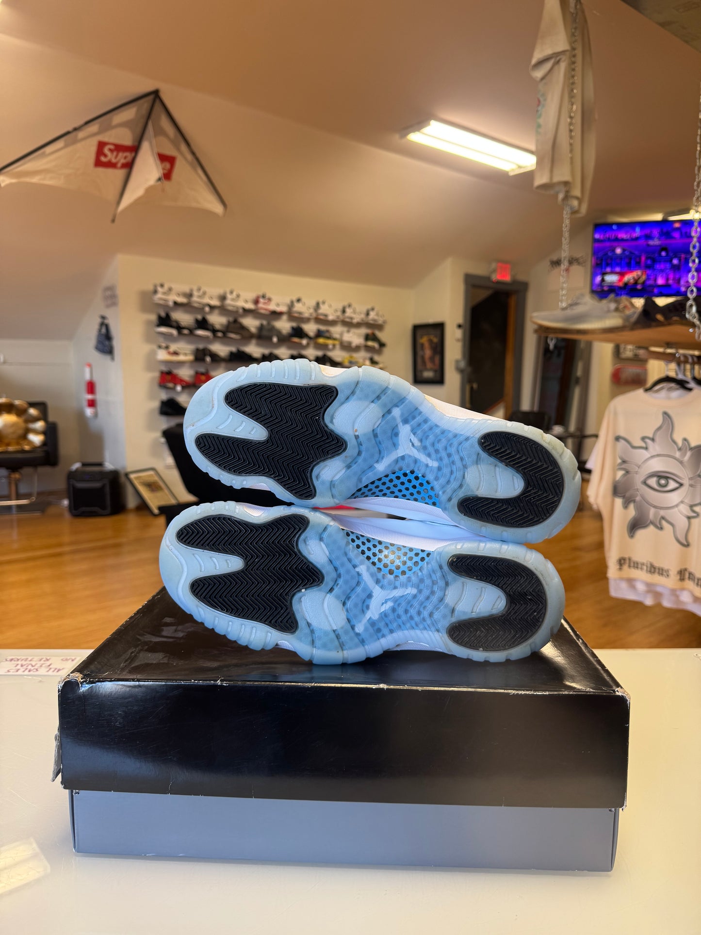 Jordan 11 Legend Blue