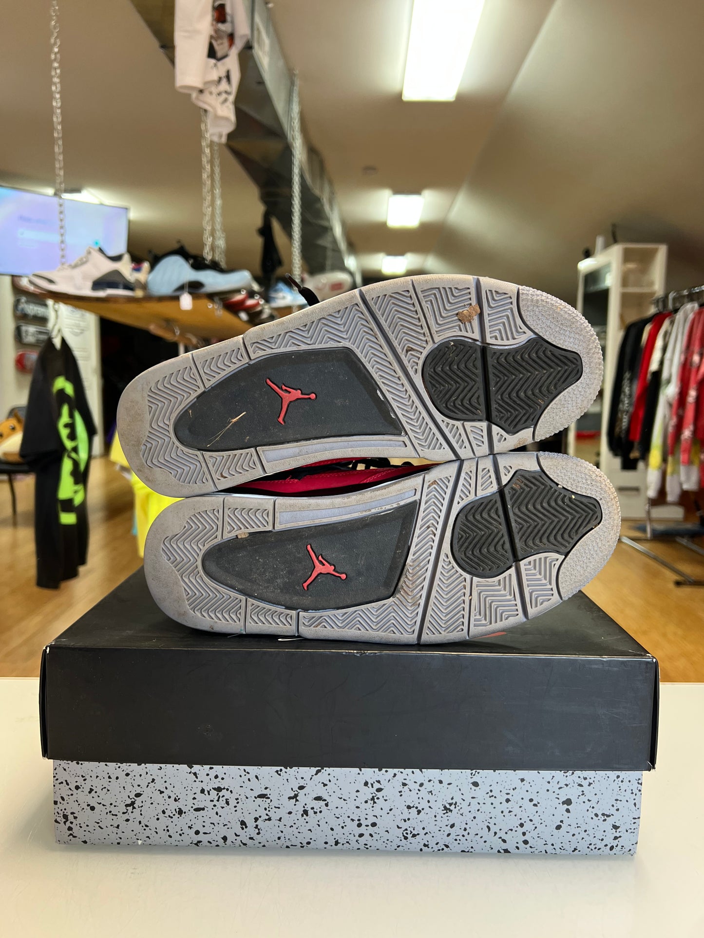 Jordan 4 Toro Barvo