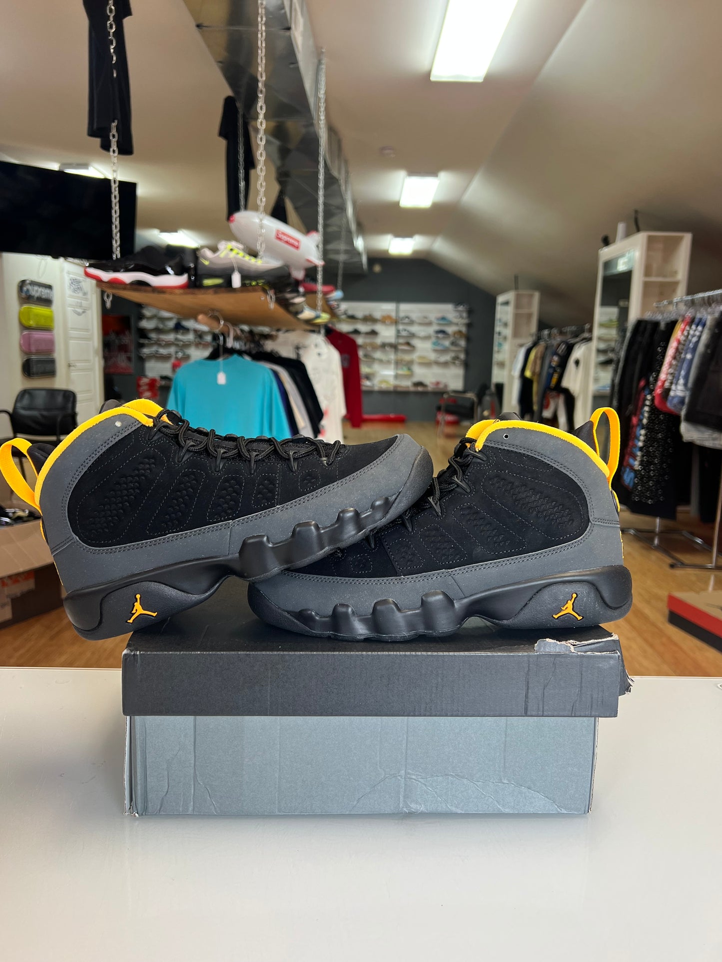 Jordan 9 University Gold