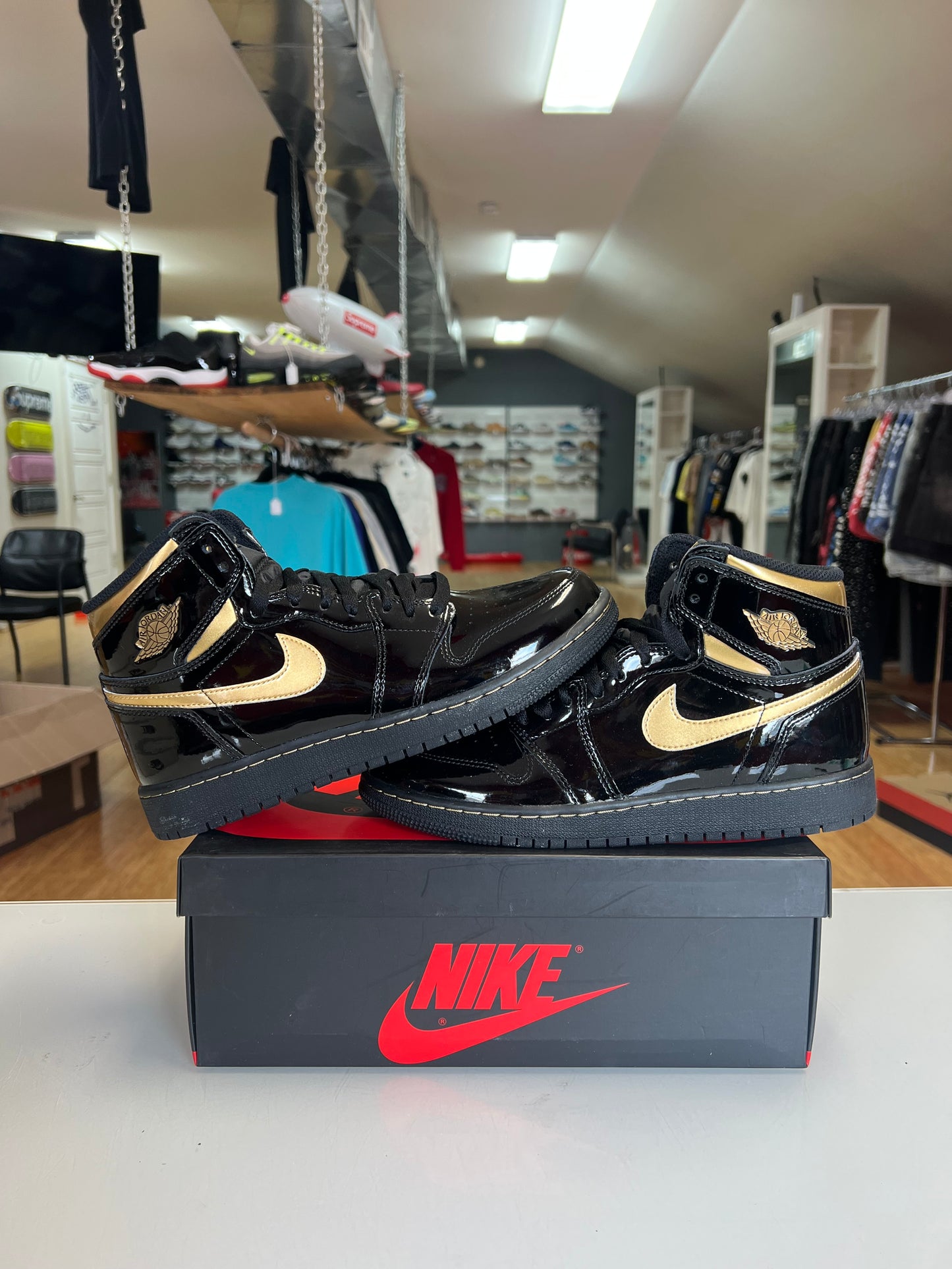 Jordan 1 Metallic Gold