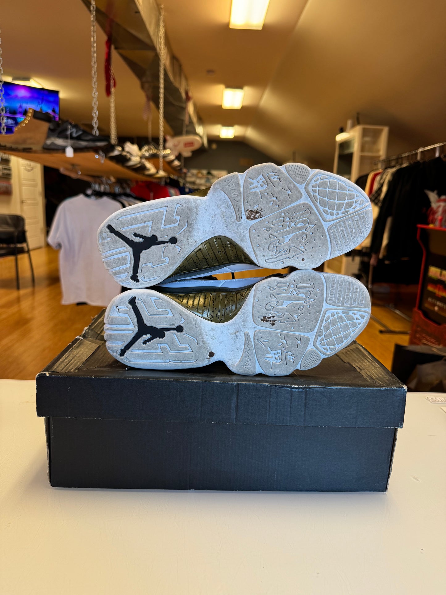Jordan 9 statue