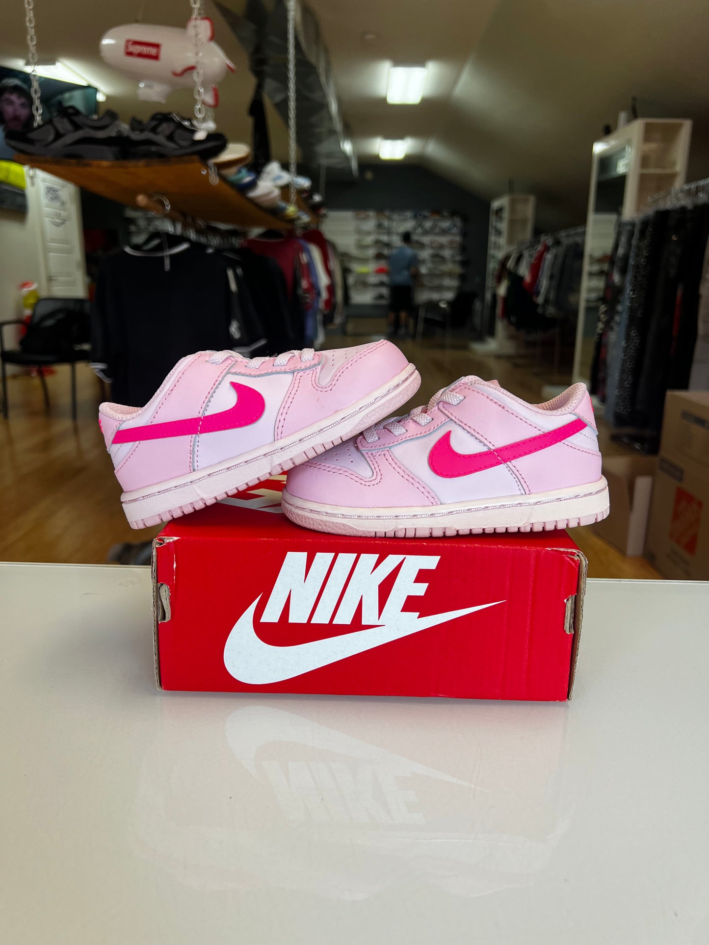 Nike Dunk Triple Pink