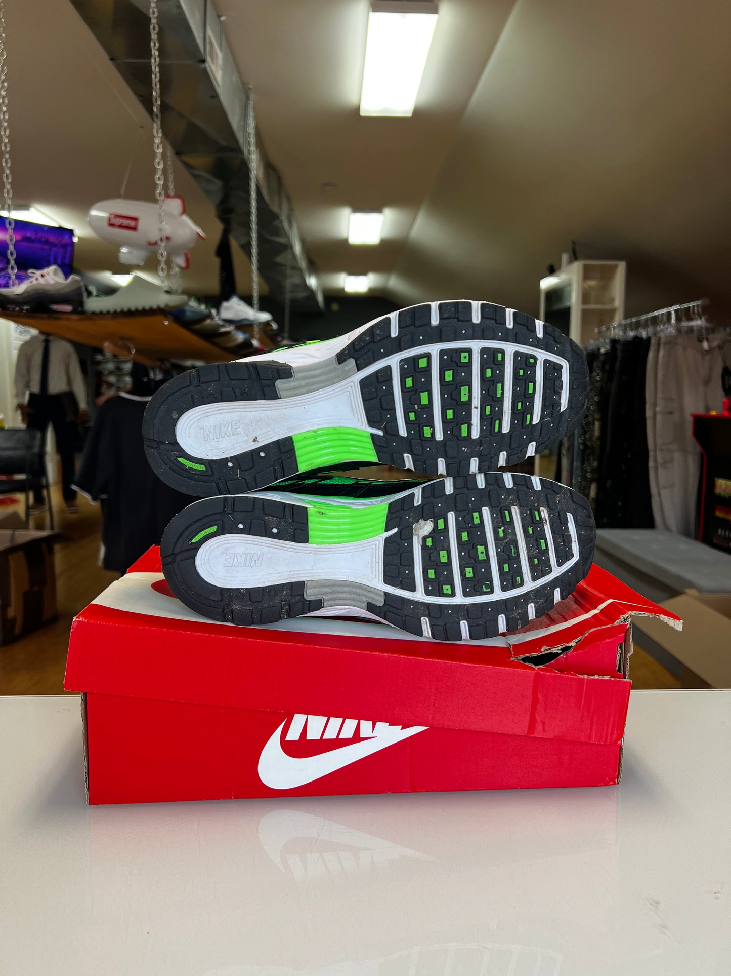 Nike 9-6000 Green Strike