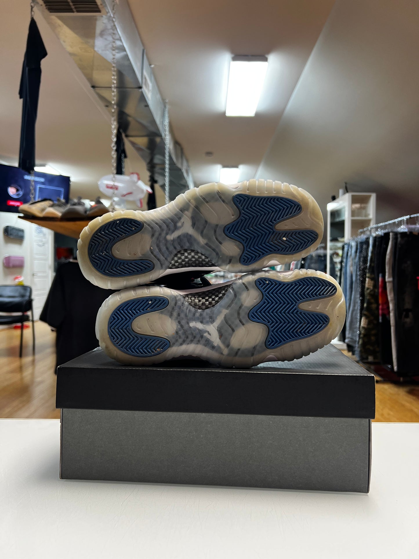 Jordan 11 Low Space Jam