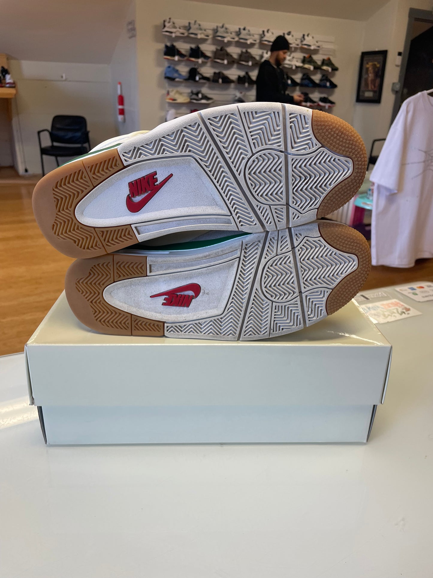 Jordan 4 SB Pine Green