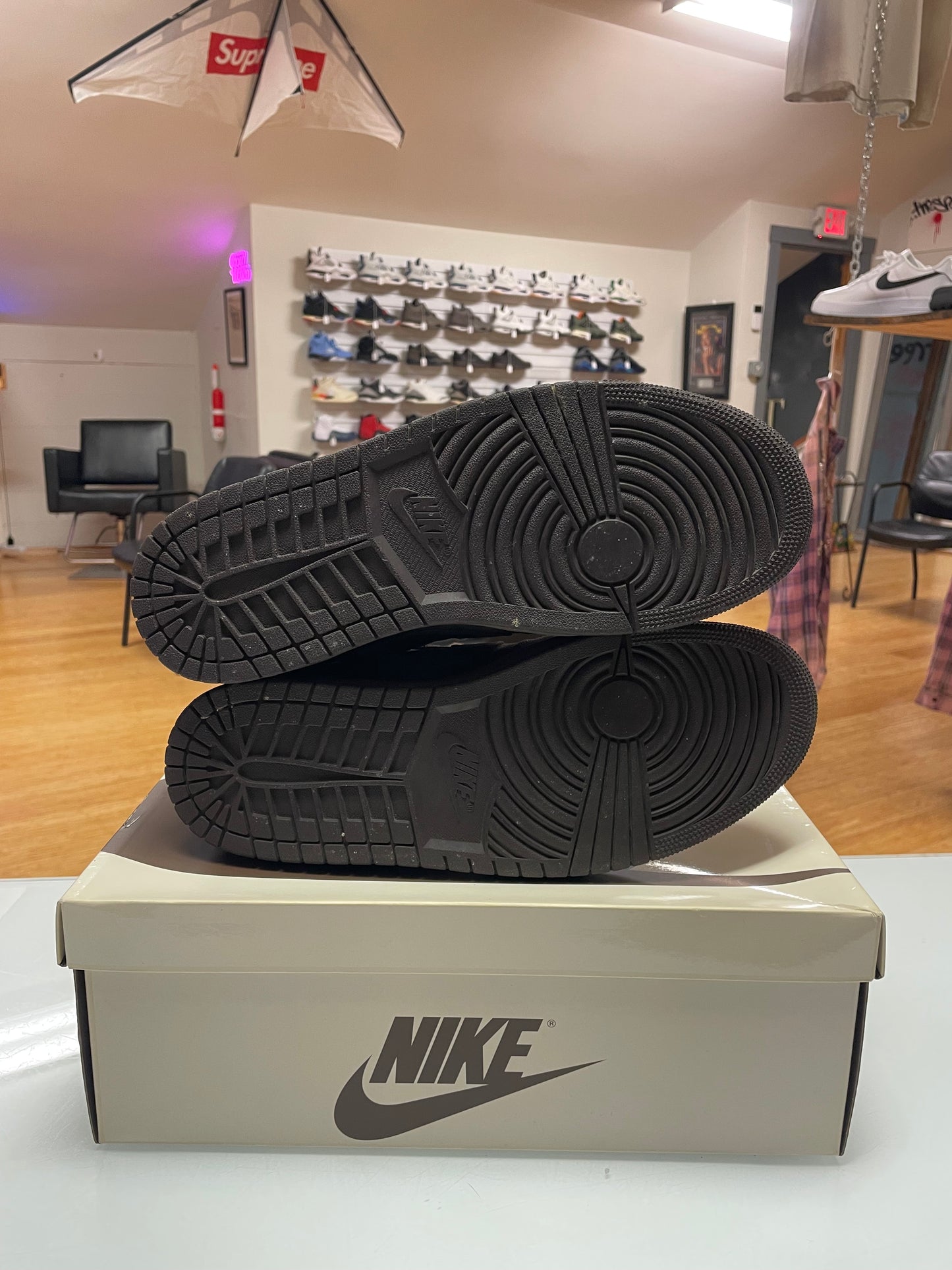 Jordan 1 Travis Scott Velvet