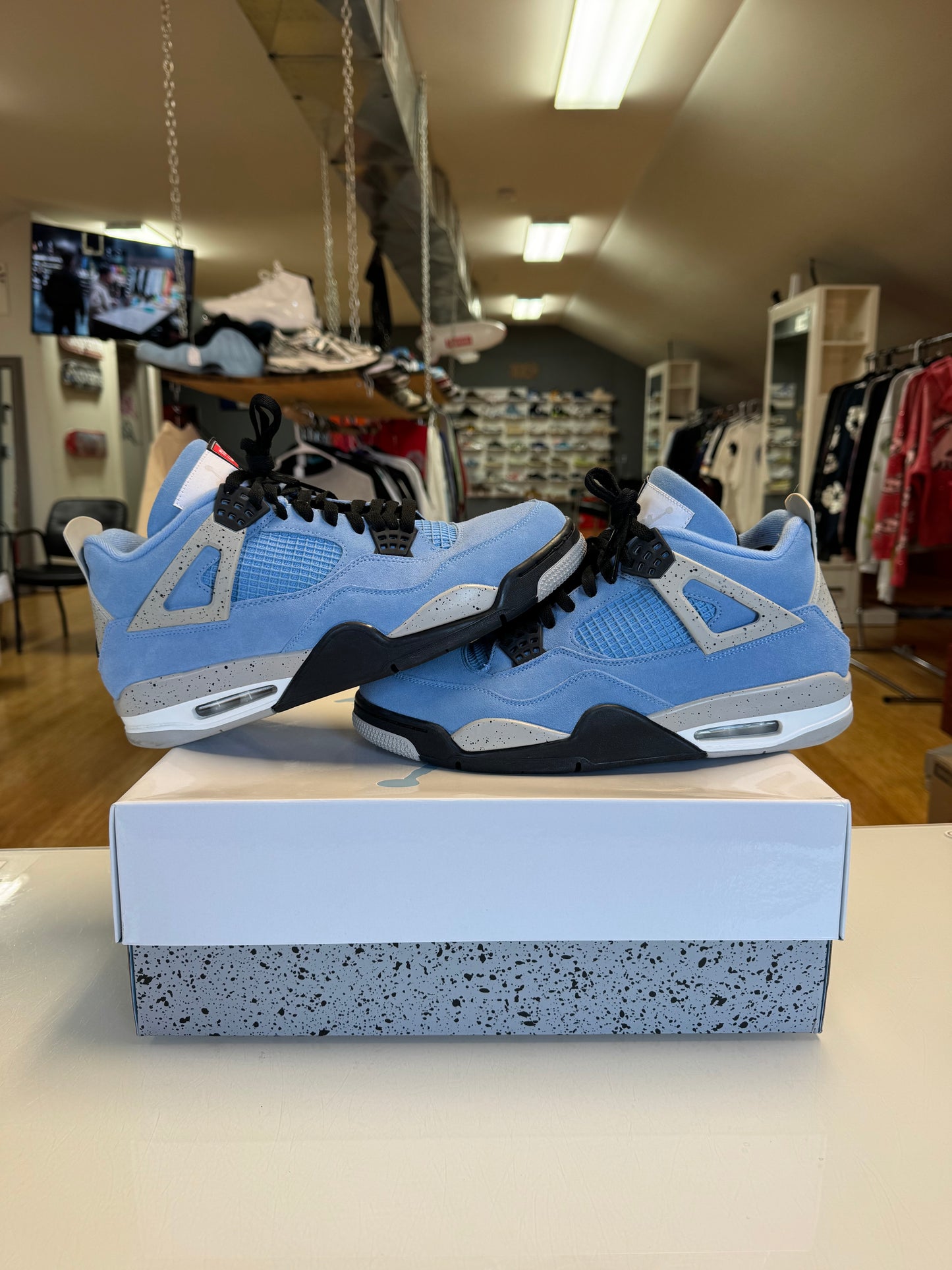 Jordan 4 University Blue