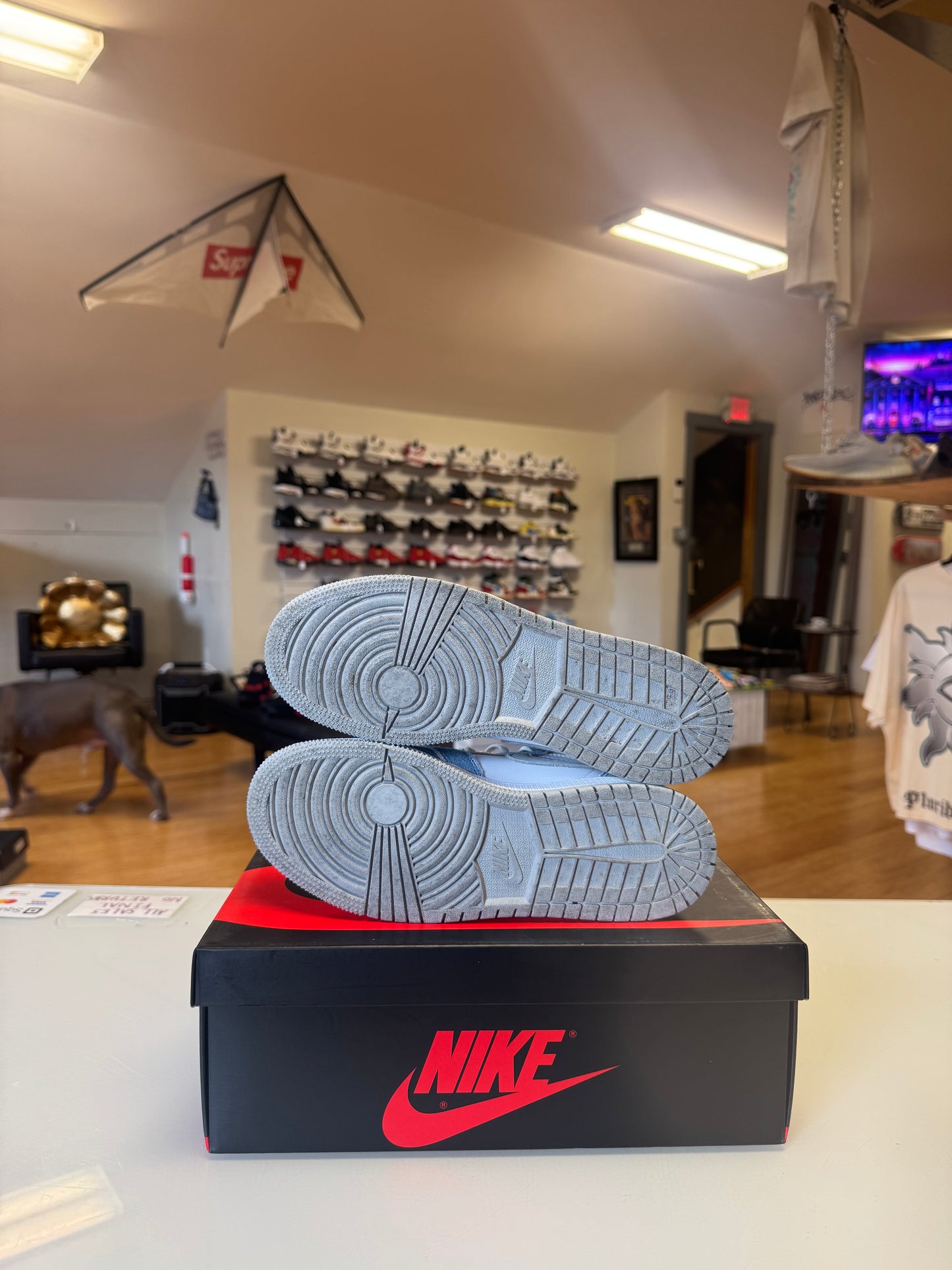 Jordan 1 Hyper Royal
