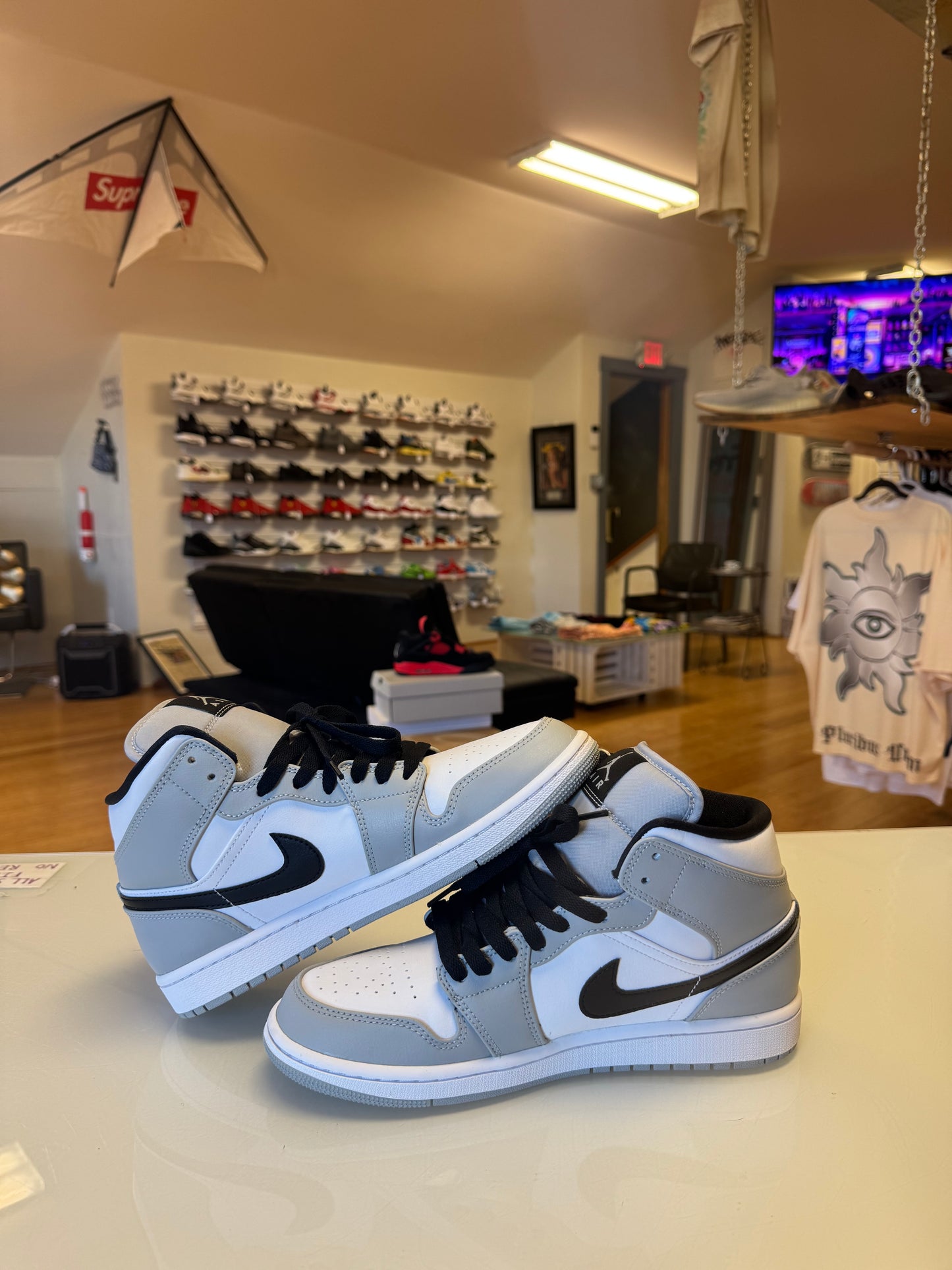 Jordan 1 Mid Light Smoke