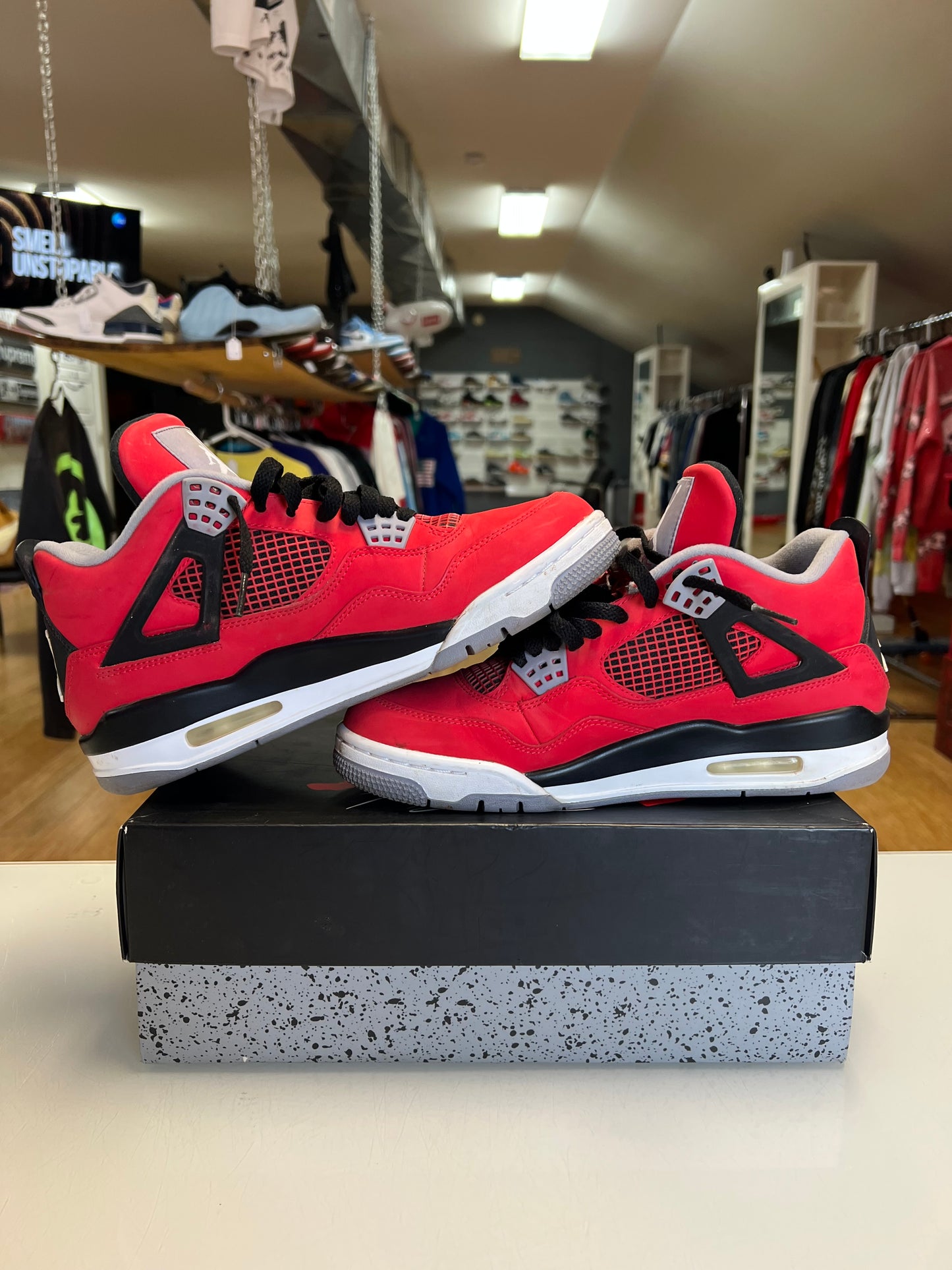 Jordan 4 Toro Barvo