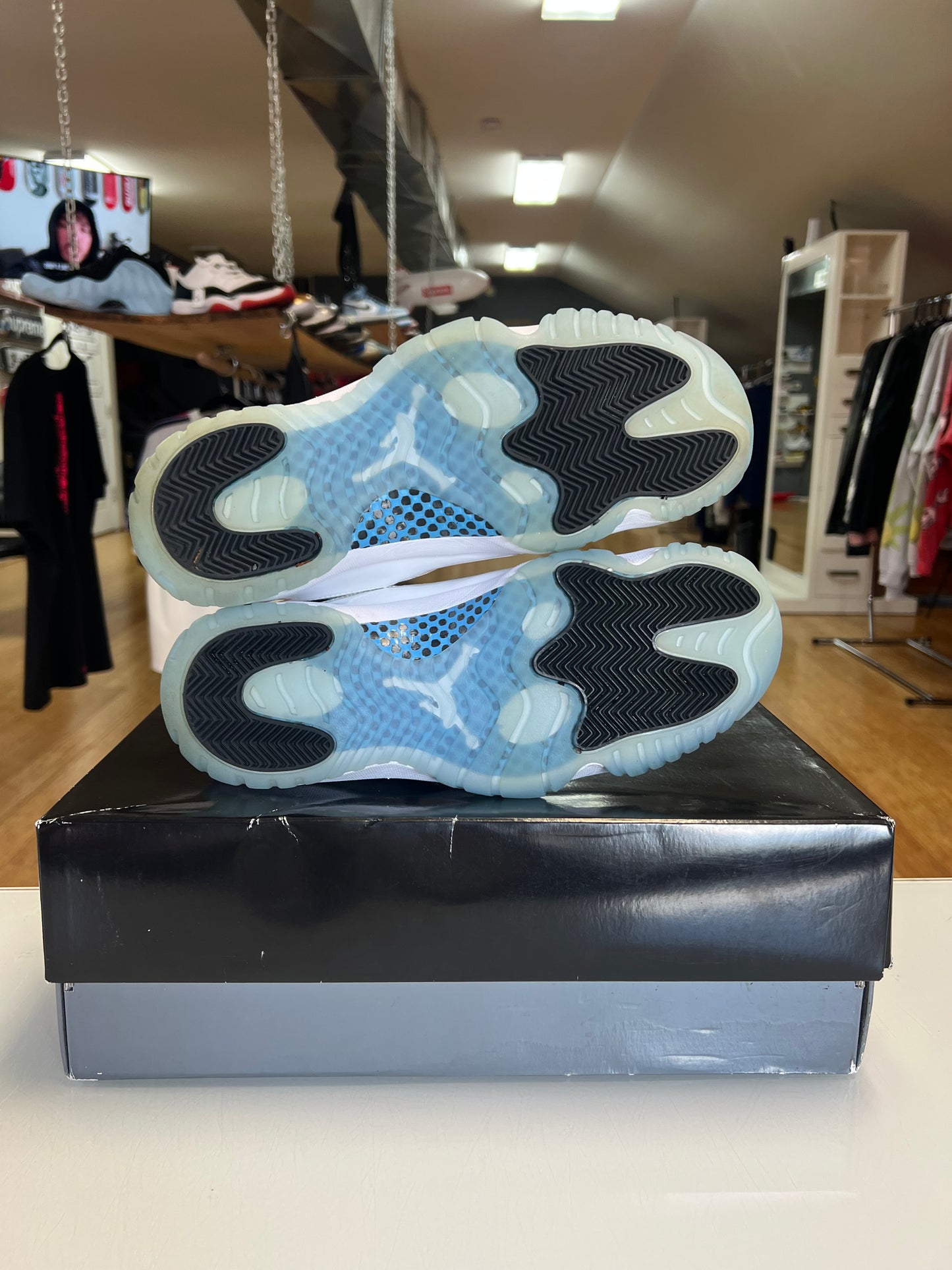 Jordan 11 Legend Blue