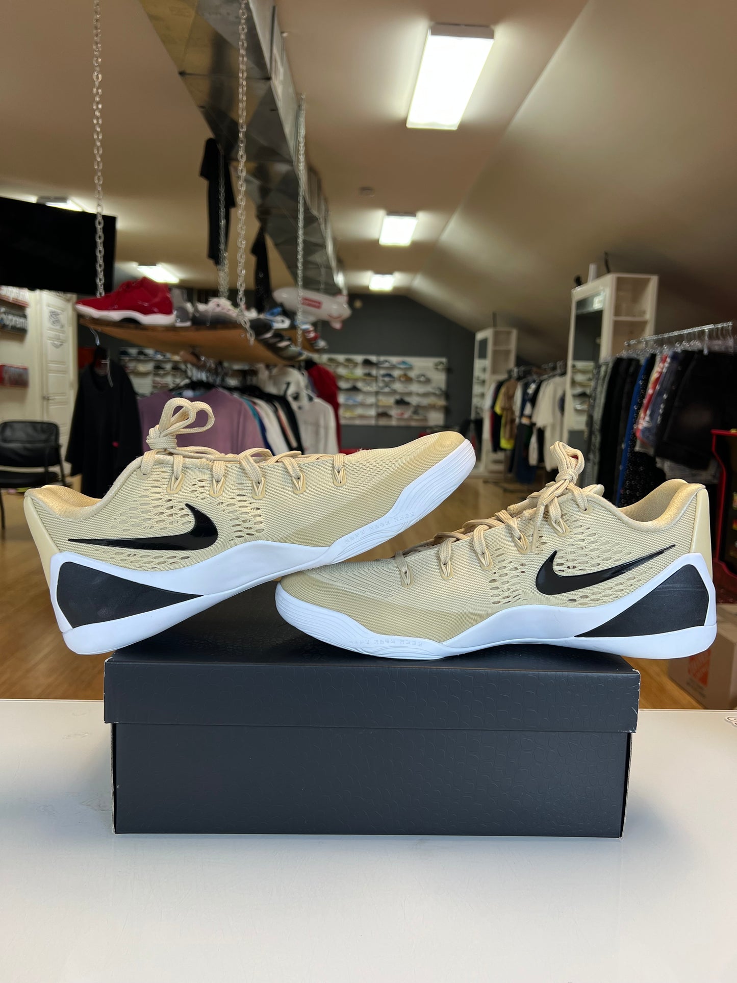 Kobe 9 University Gold