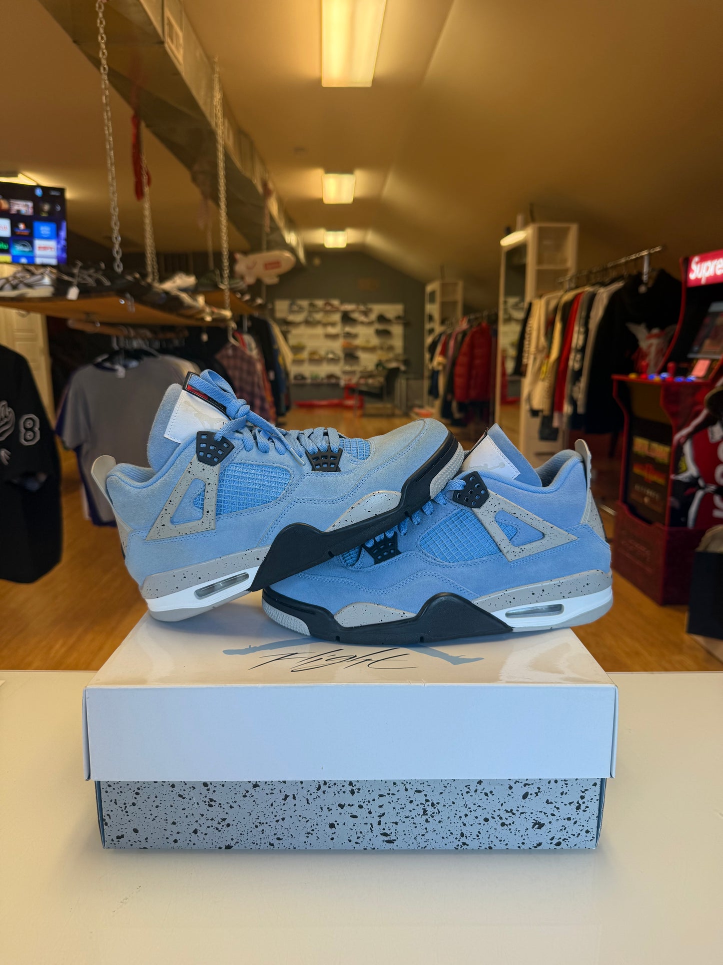 Jordan 4 University Blue