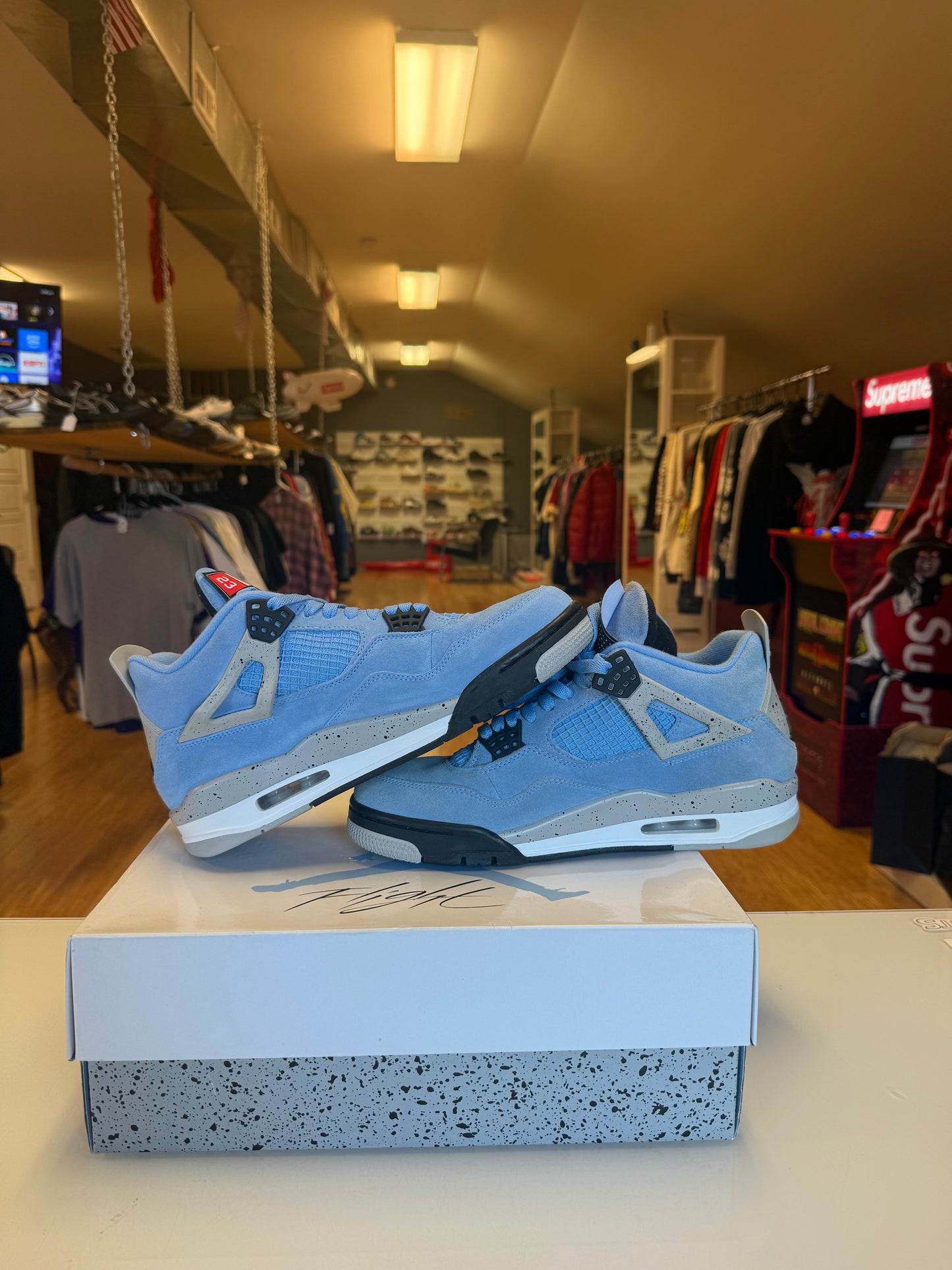 Jordan 4 University Blue