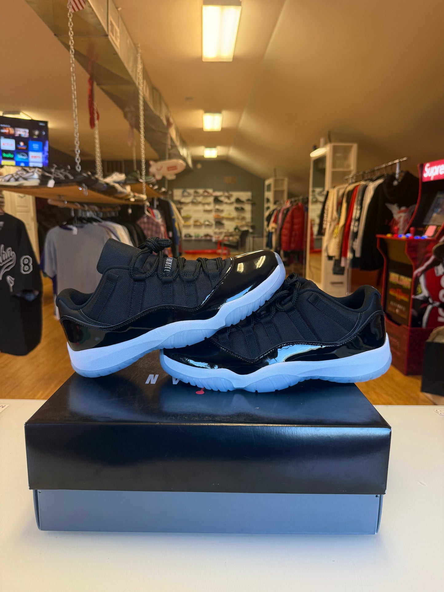 Jordan 11 Low Spacejam