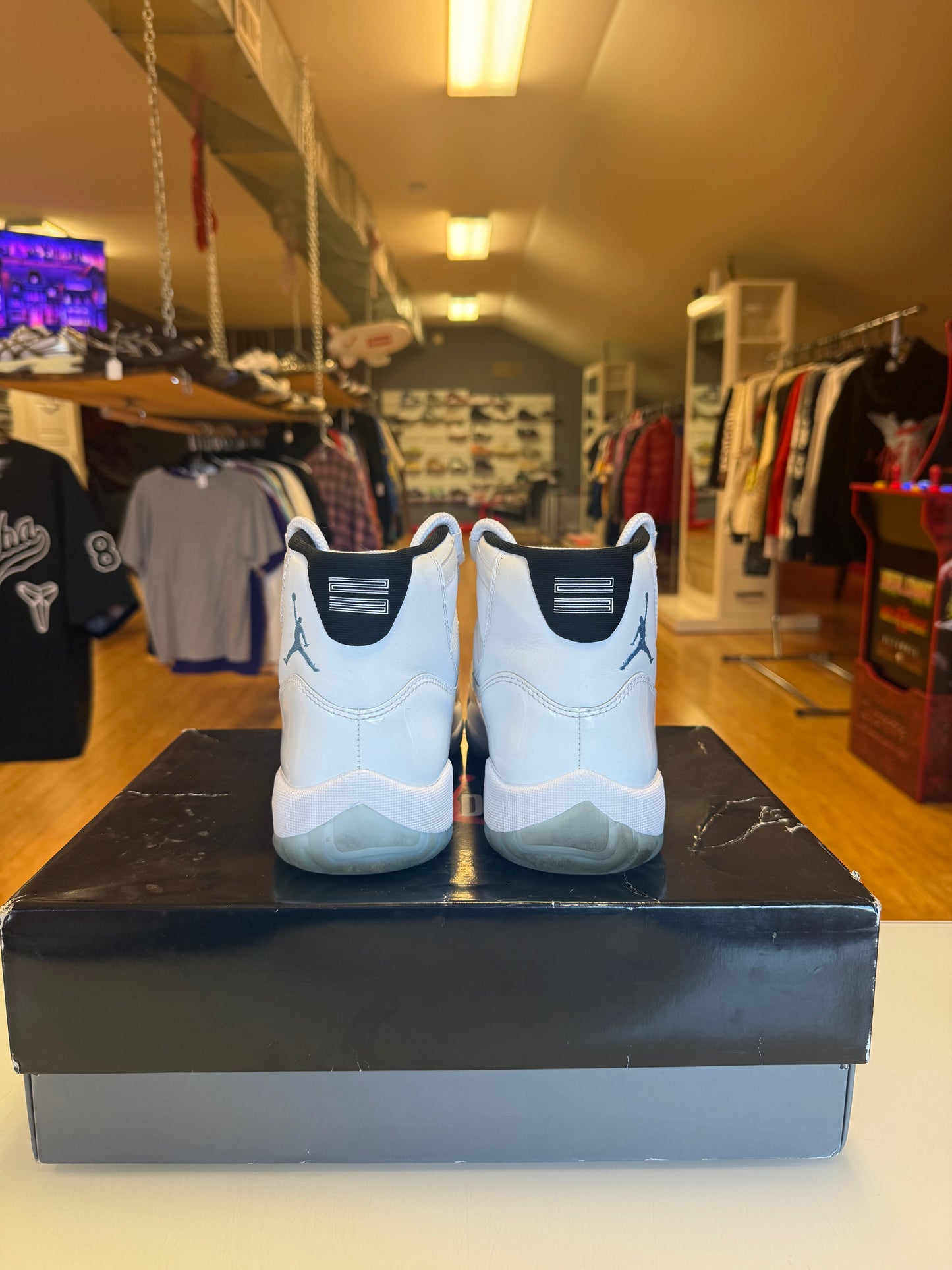 Jordan 11 Legend Blue