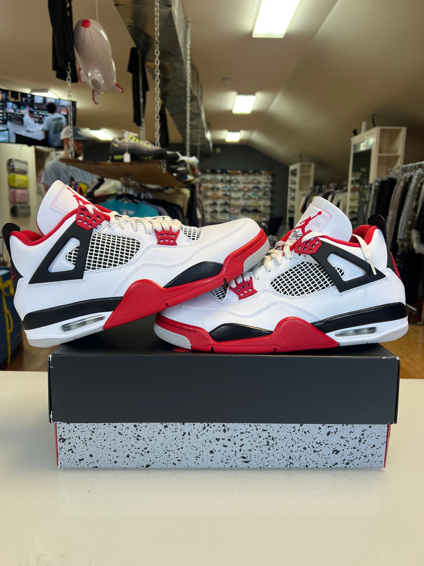 Jordan 4 Fire Red