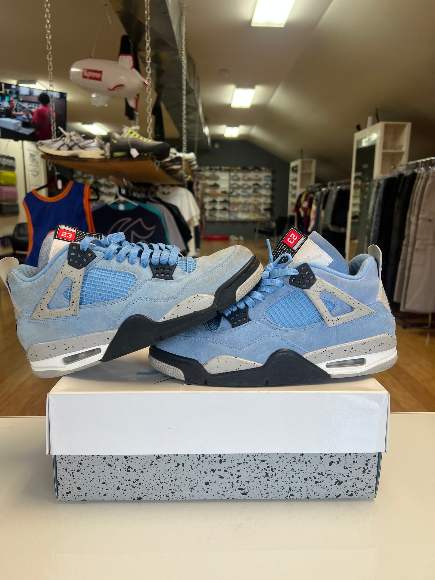 Jordan 4 UNC