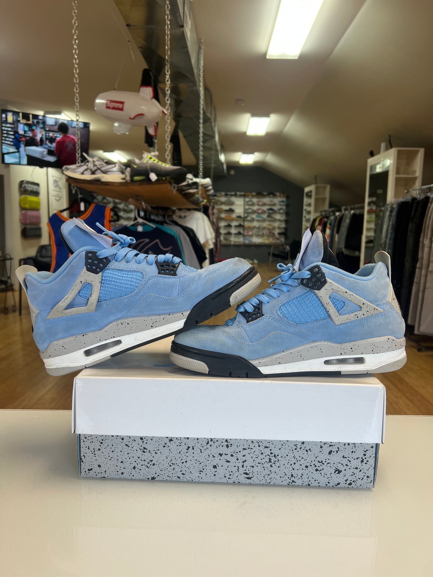 Jordan 4 UNC