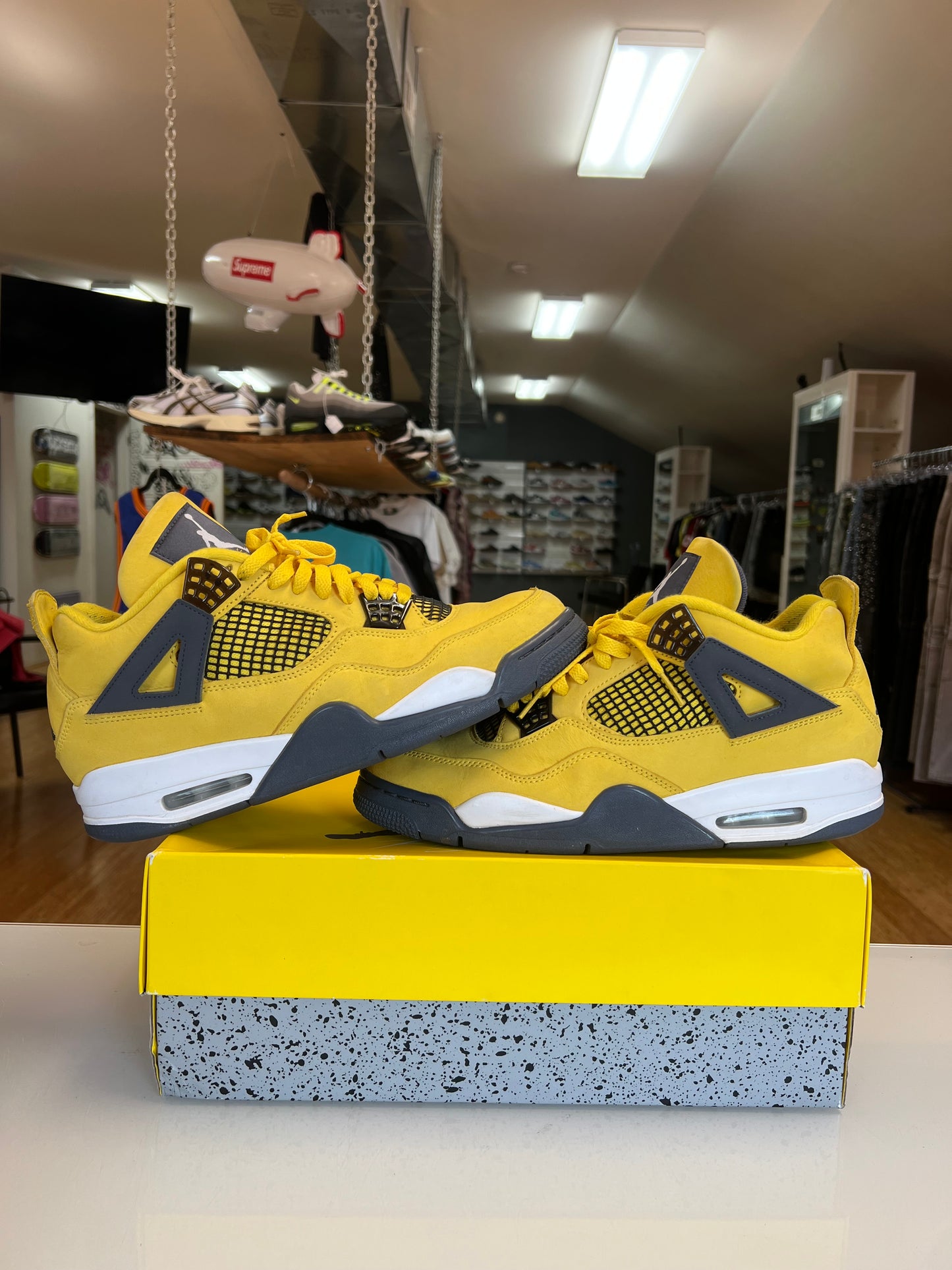 Jordan 4 Lightning