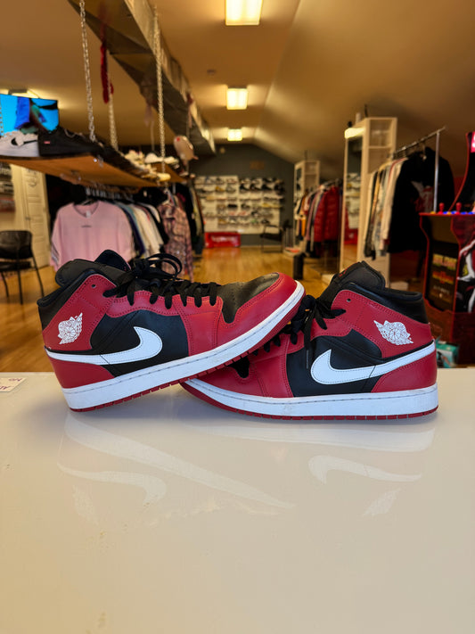 Jordan 1 Mid