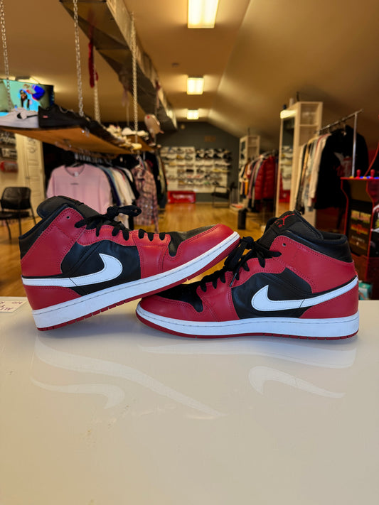 Jordan 1 Mid
