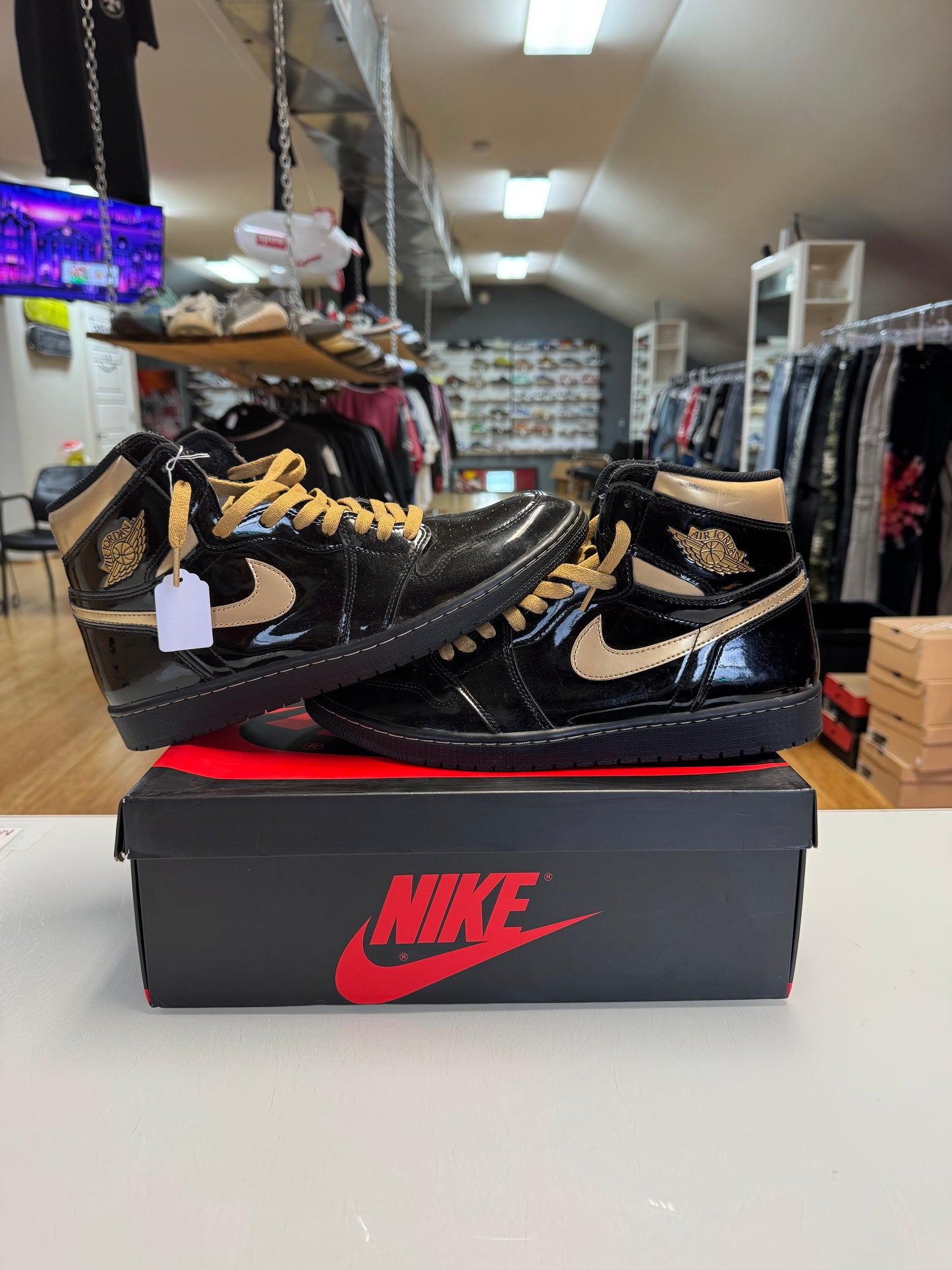 Jordan 1 high metallic gold