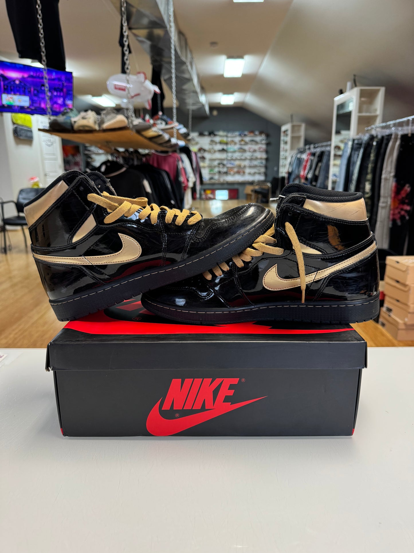 Jordan 1 high metallic gold