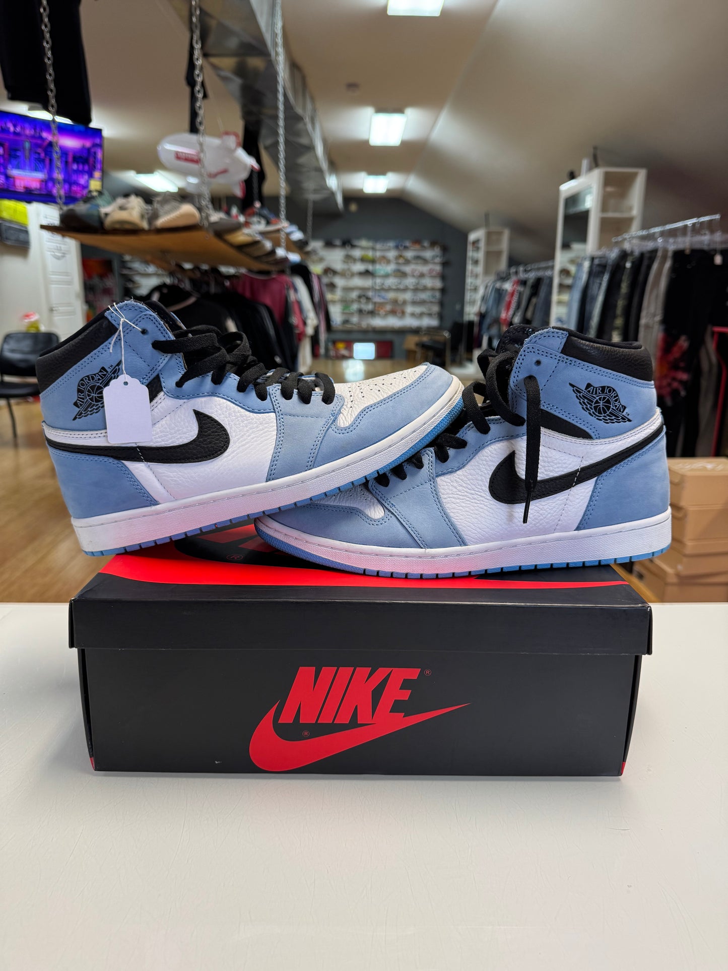 Jordan 1 university blue