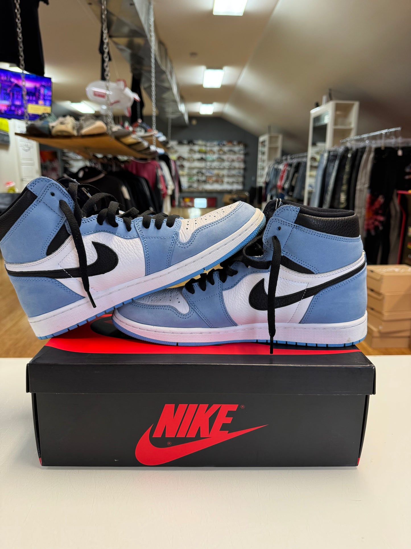 Jordan 1 university blue
