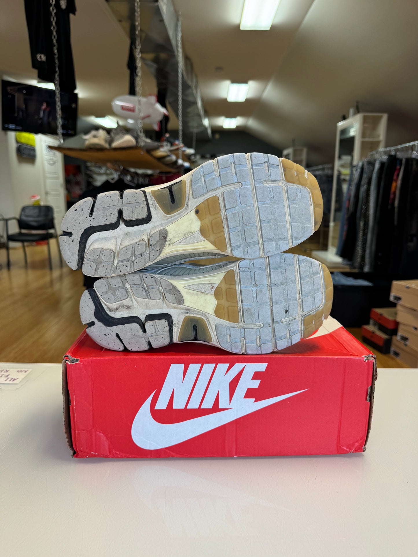 Nike vomero glow