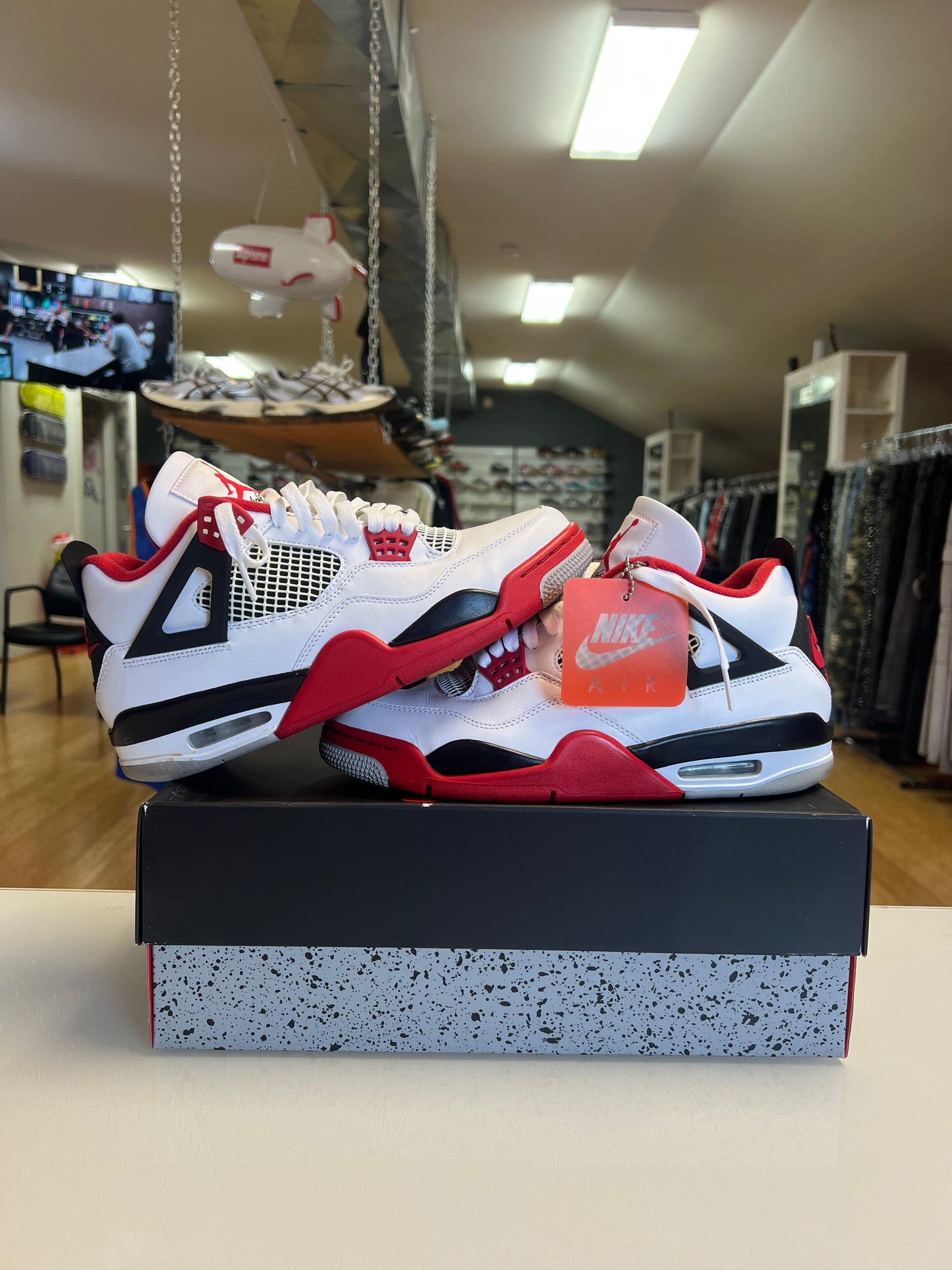 Jordan 4 Fire Red