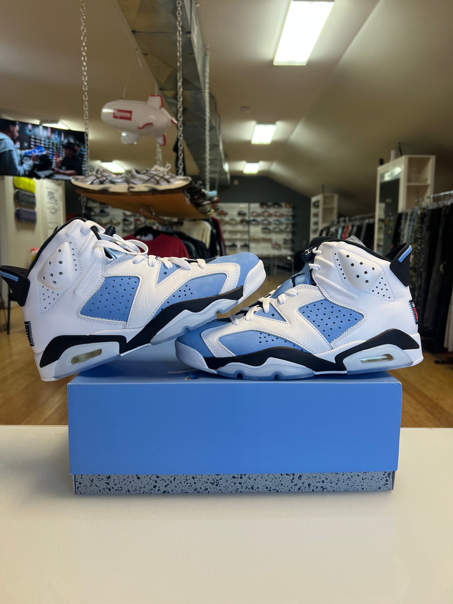 Jordan 6 UNC