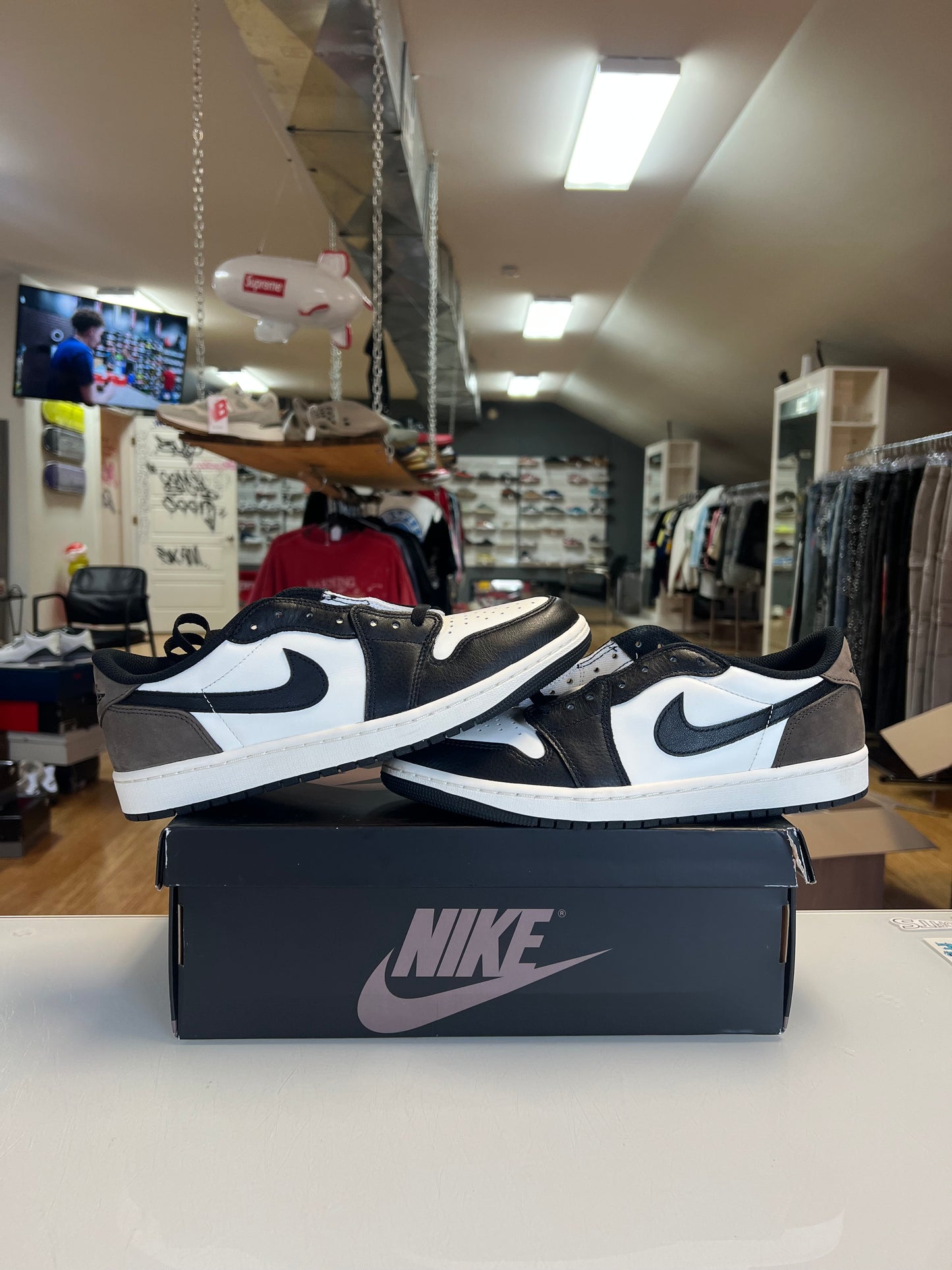 Jordan 1 Low Mocha