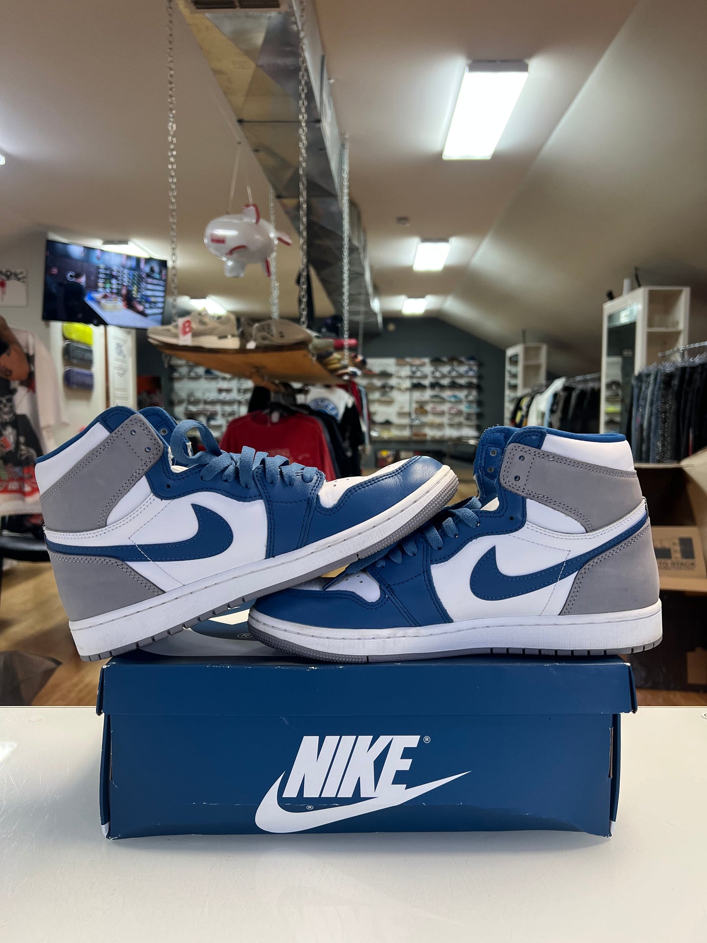 Jordan 1 True Blue