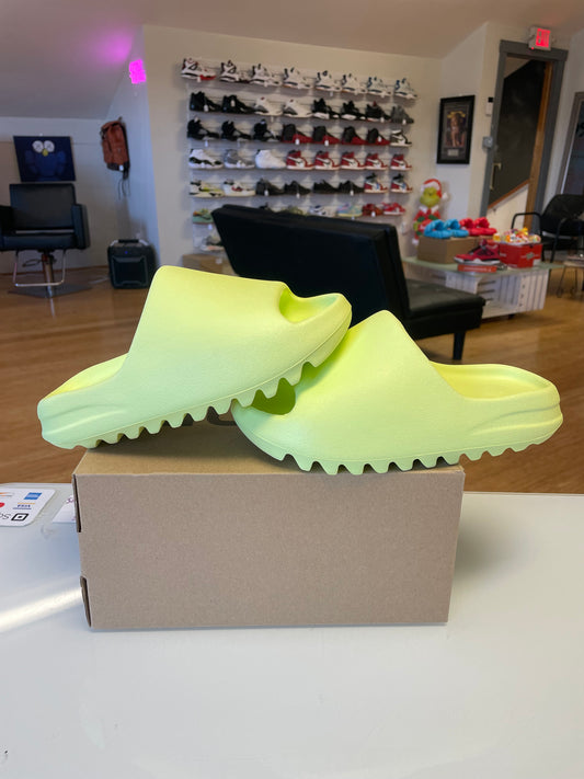 Yeezy slide Green Glow