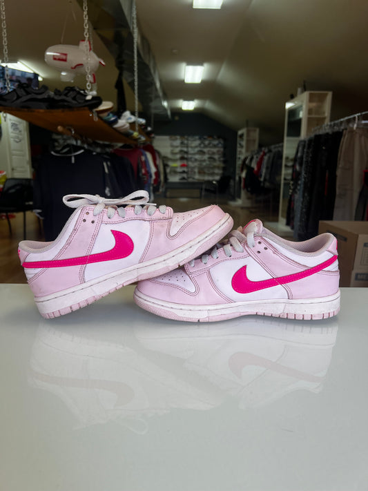 Nike Dunk Triple Pink