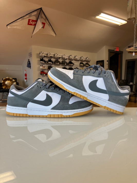 Nike dunk low grey gum