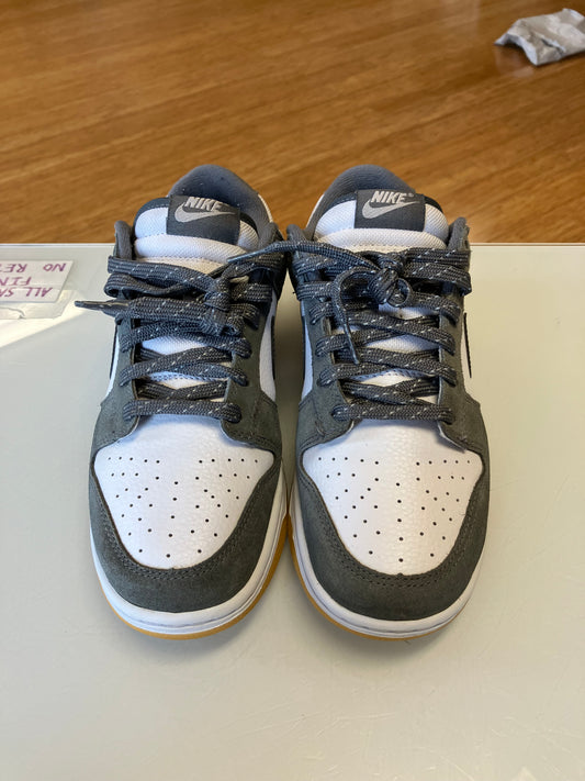 Nike dunk low grey gum