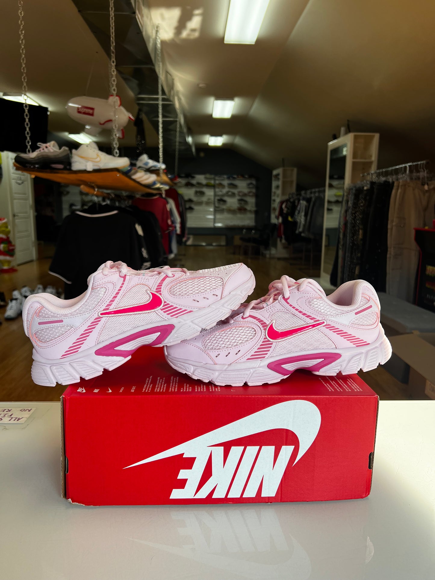 Nike V5 RNR Triple Pink