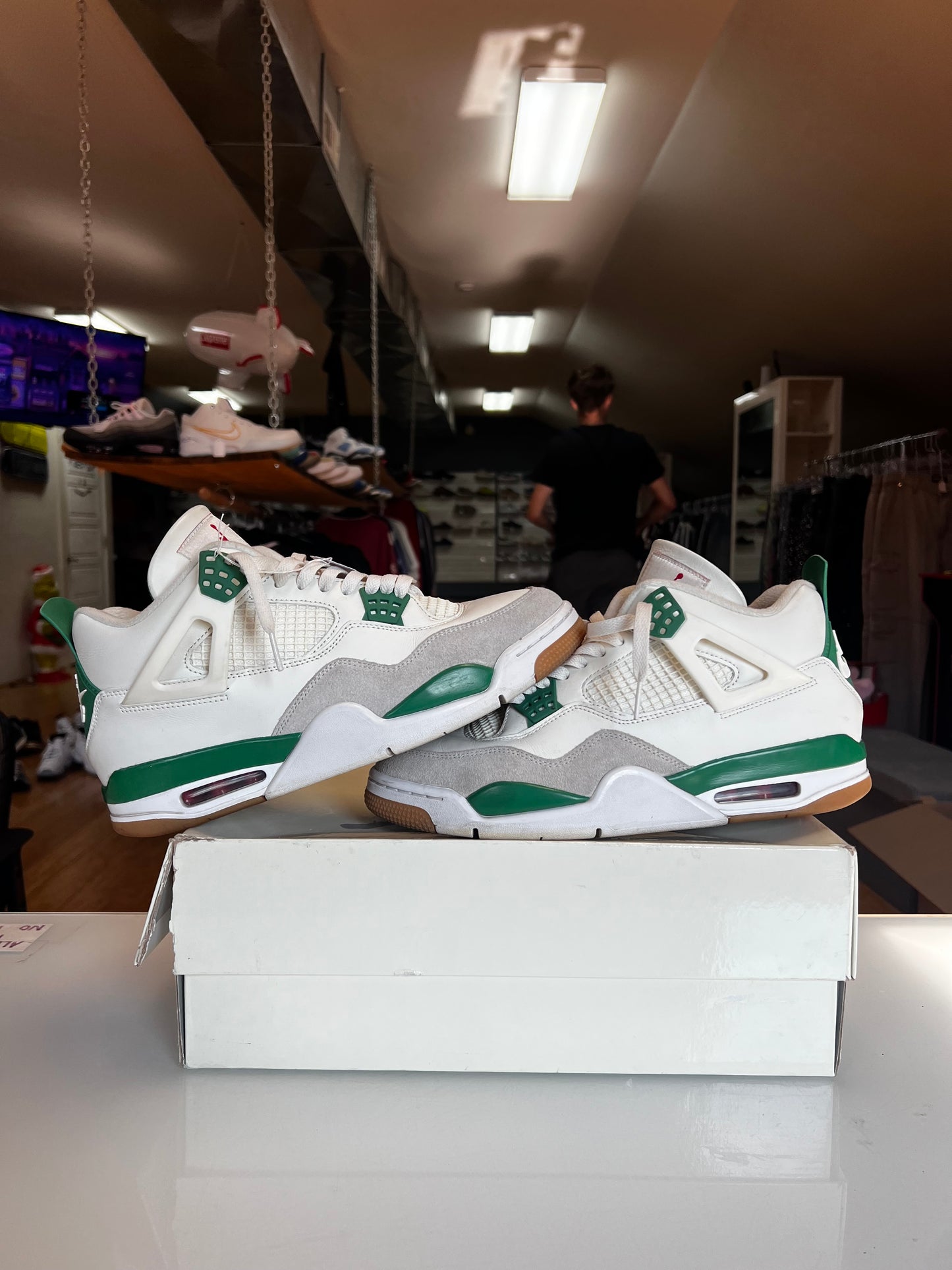 Jordan 4 SB Pine Green