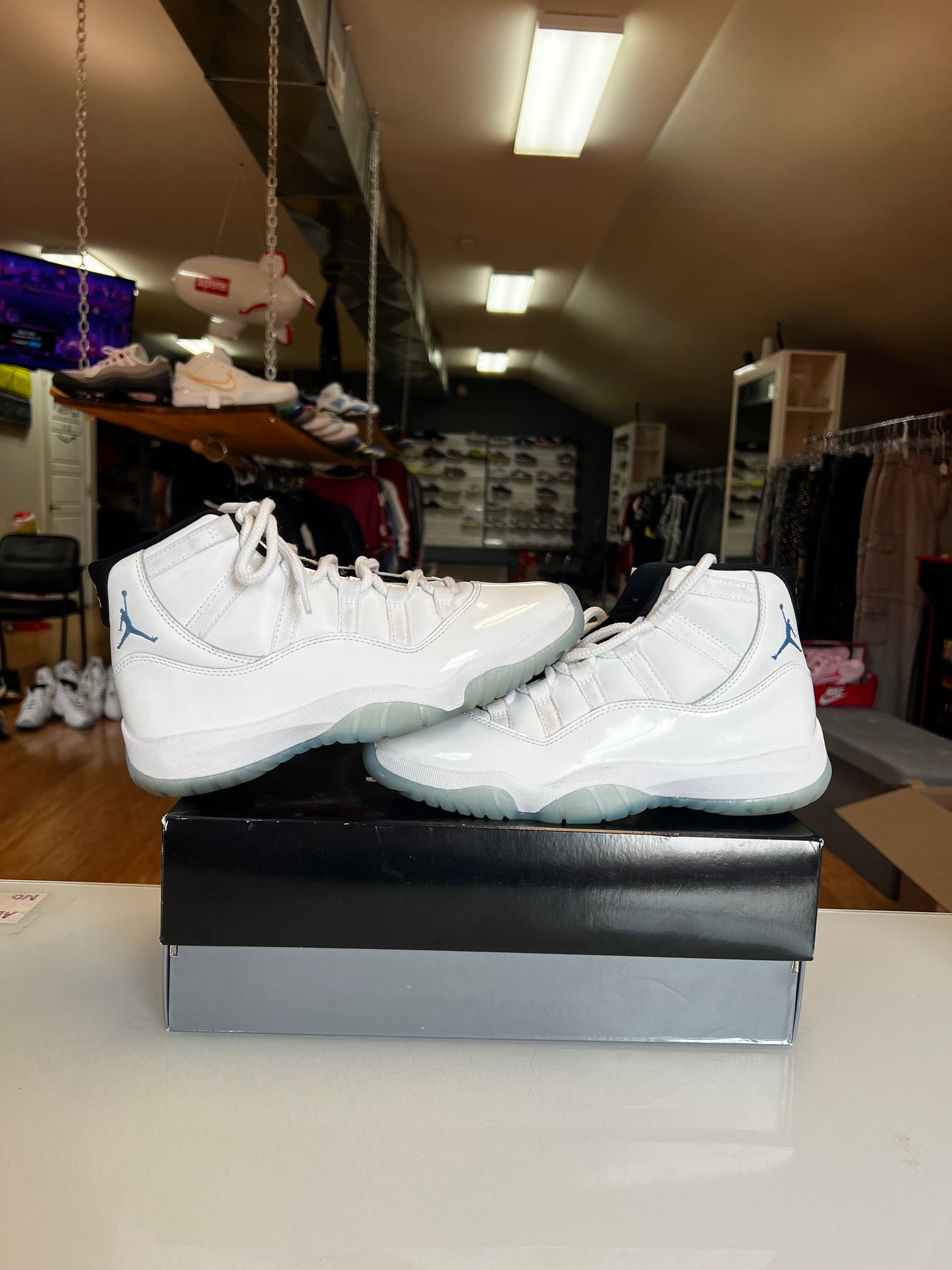 Jordan 11 Legend Blue