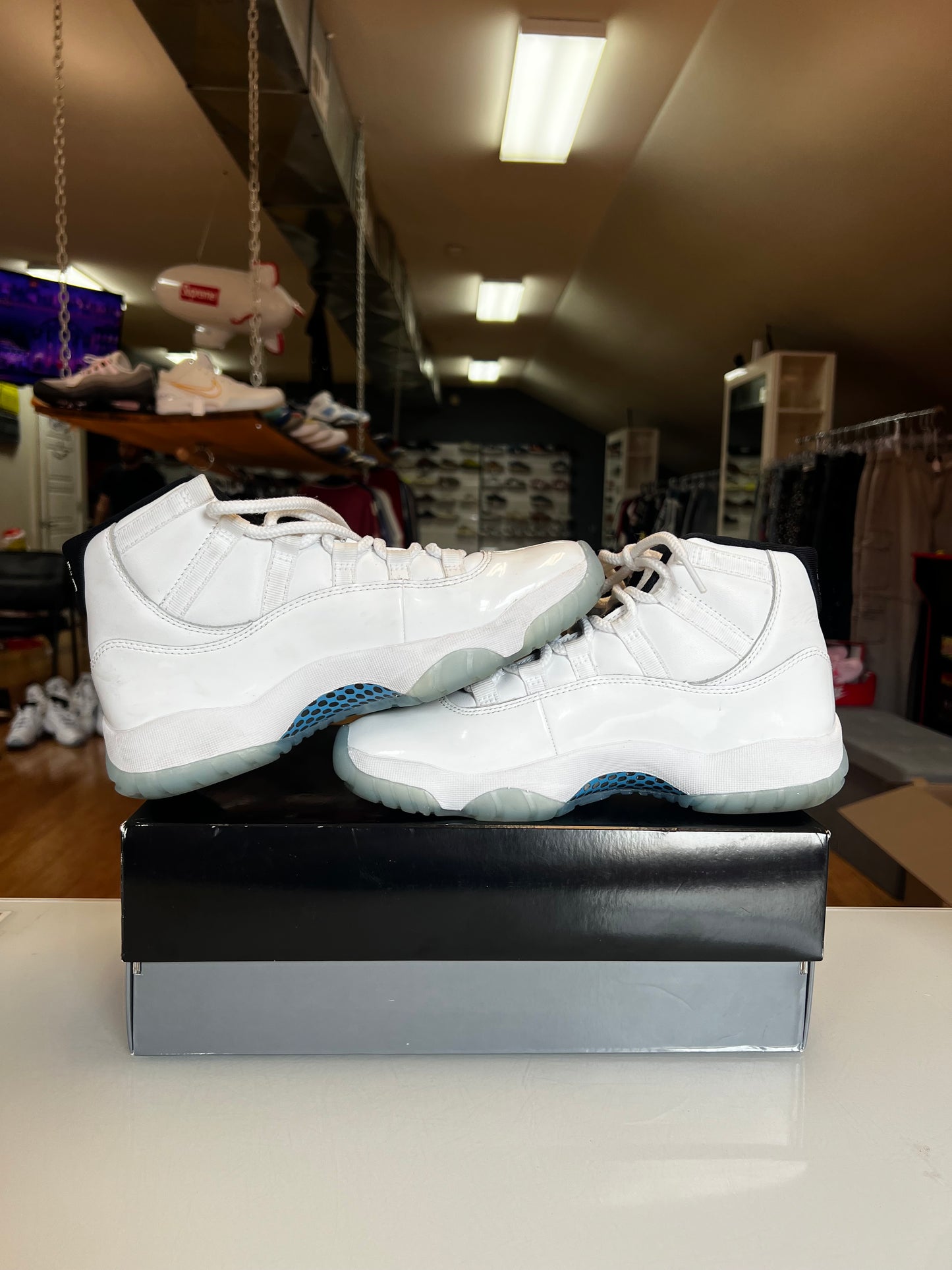 Jordan 11 Legend Blue