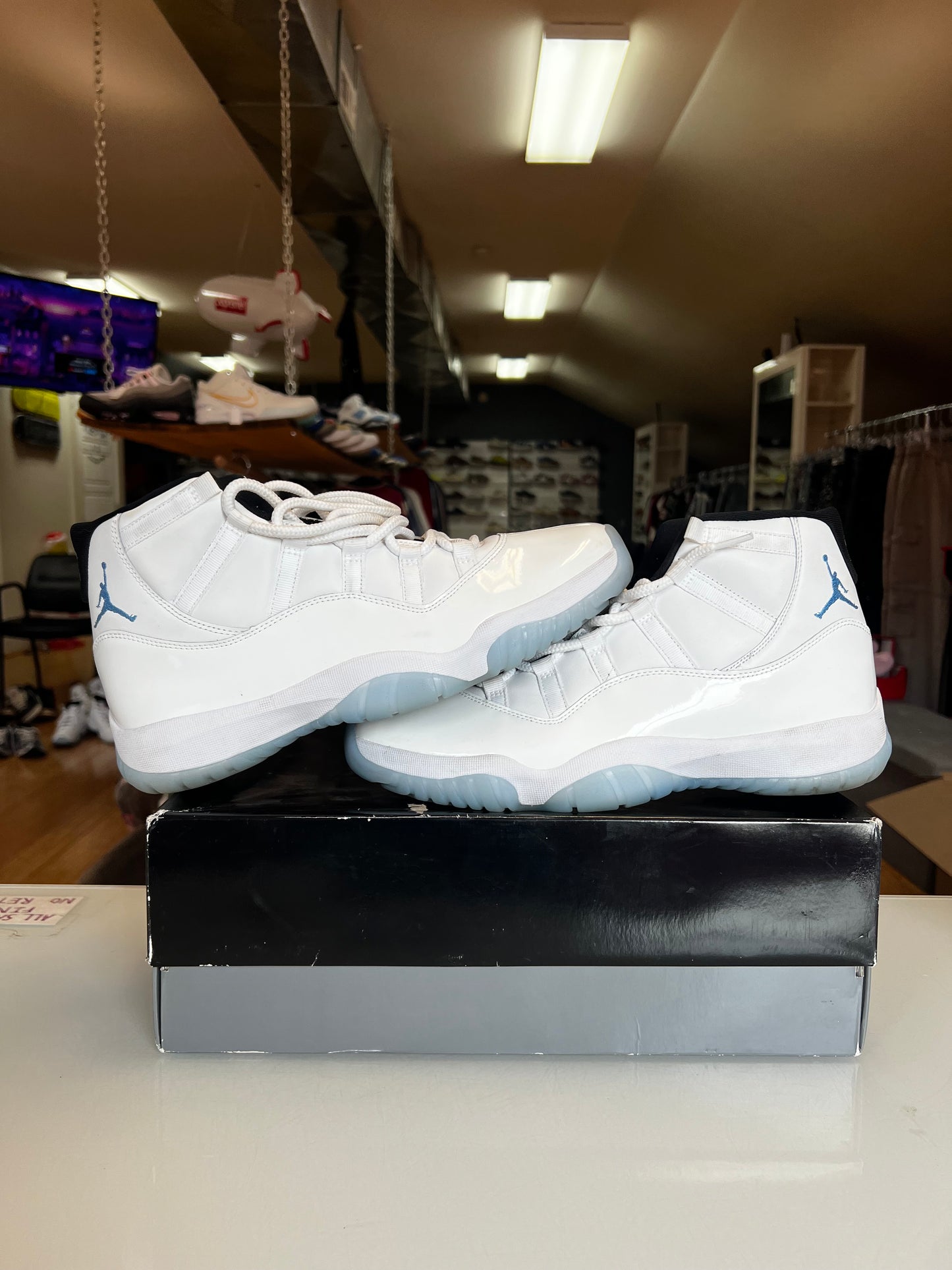Jordan 11 Legend Blue