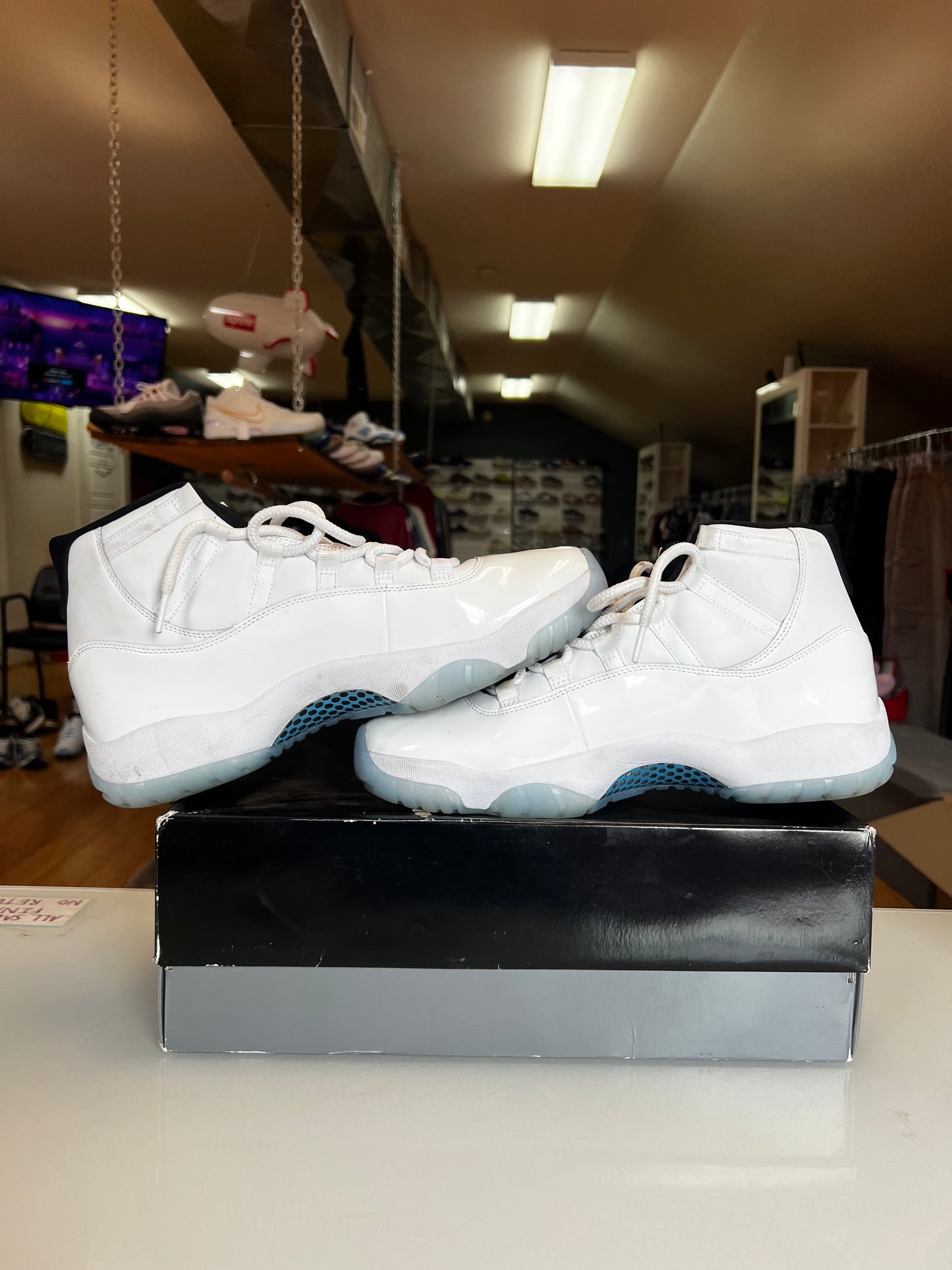 Jordan 11 Legend Blue