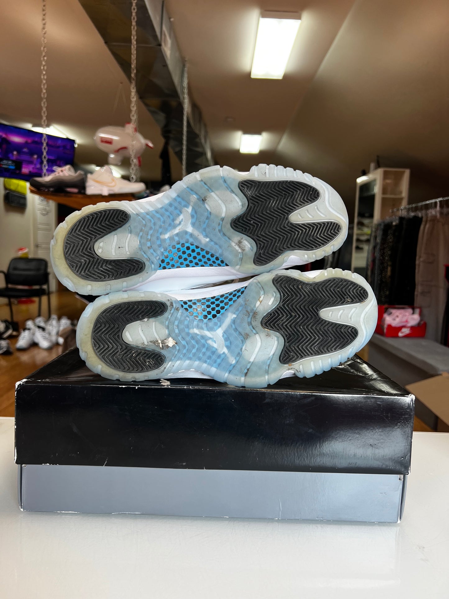 Jordan 11 Legend Blue