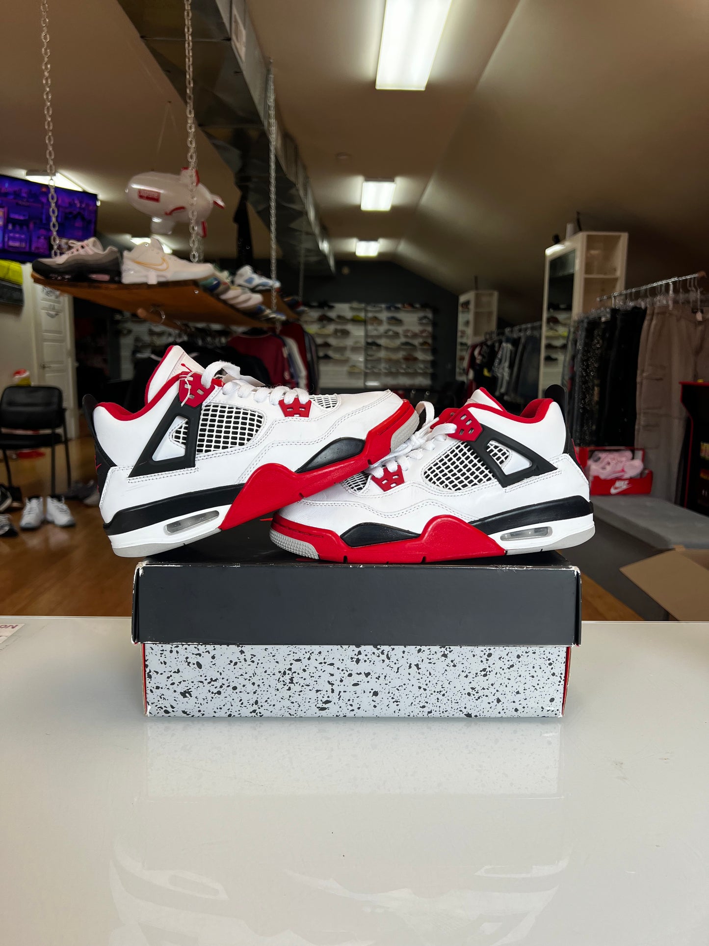 Jordan 4 Fire Red