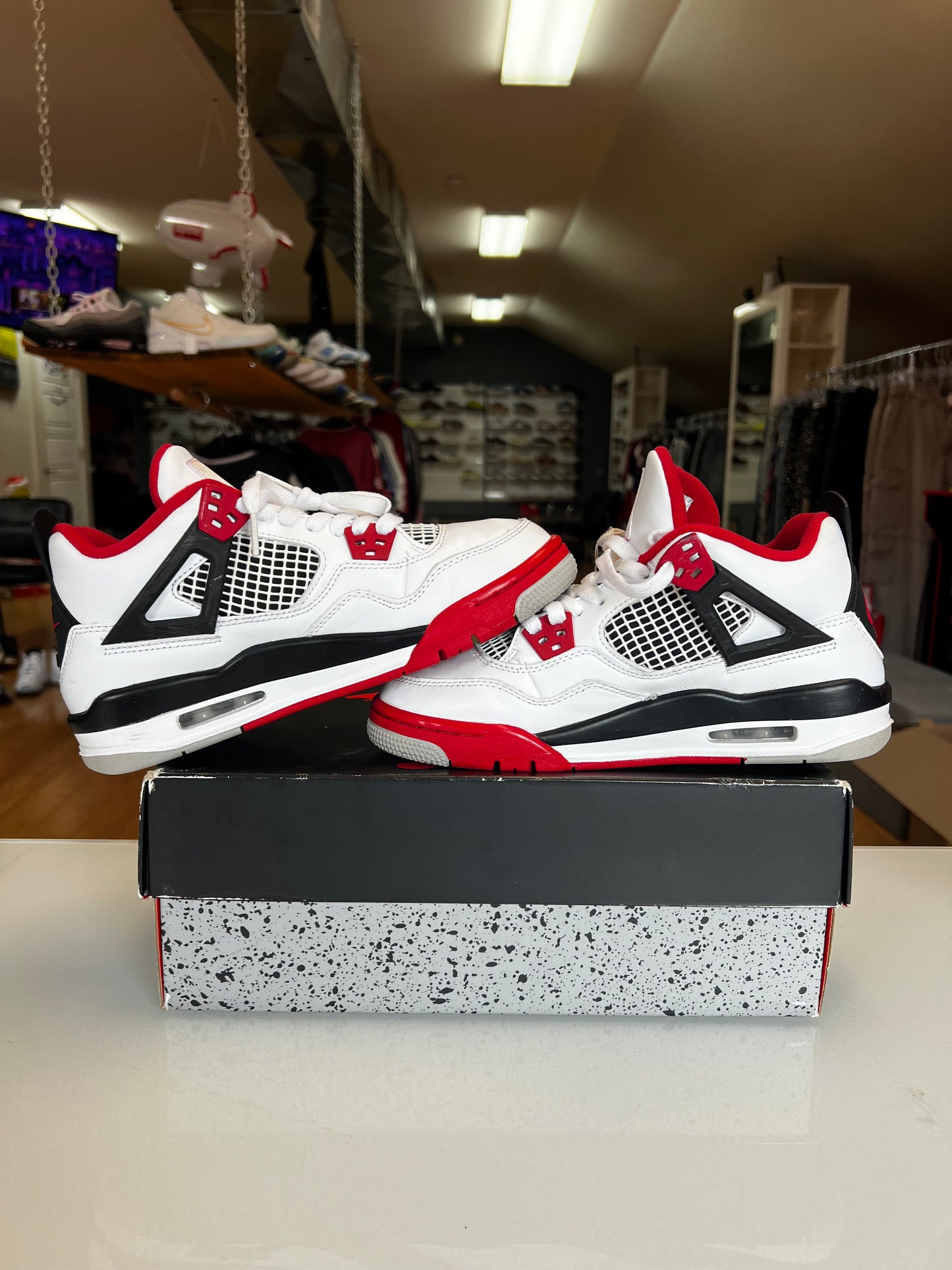 Jordan 4 Fire Red