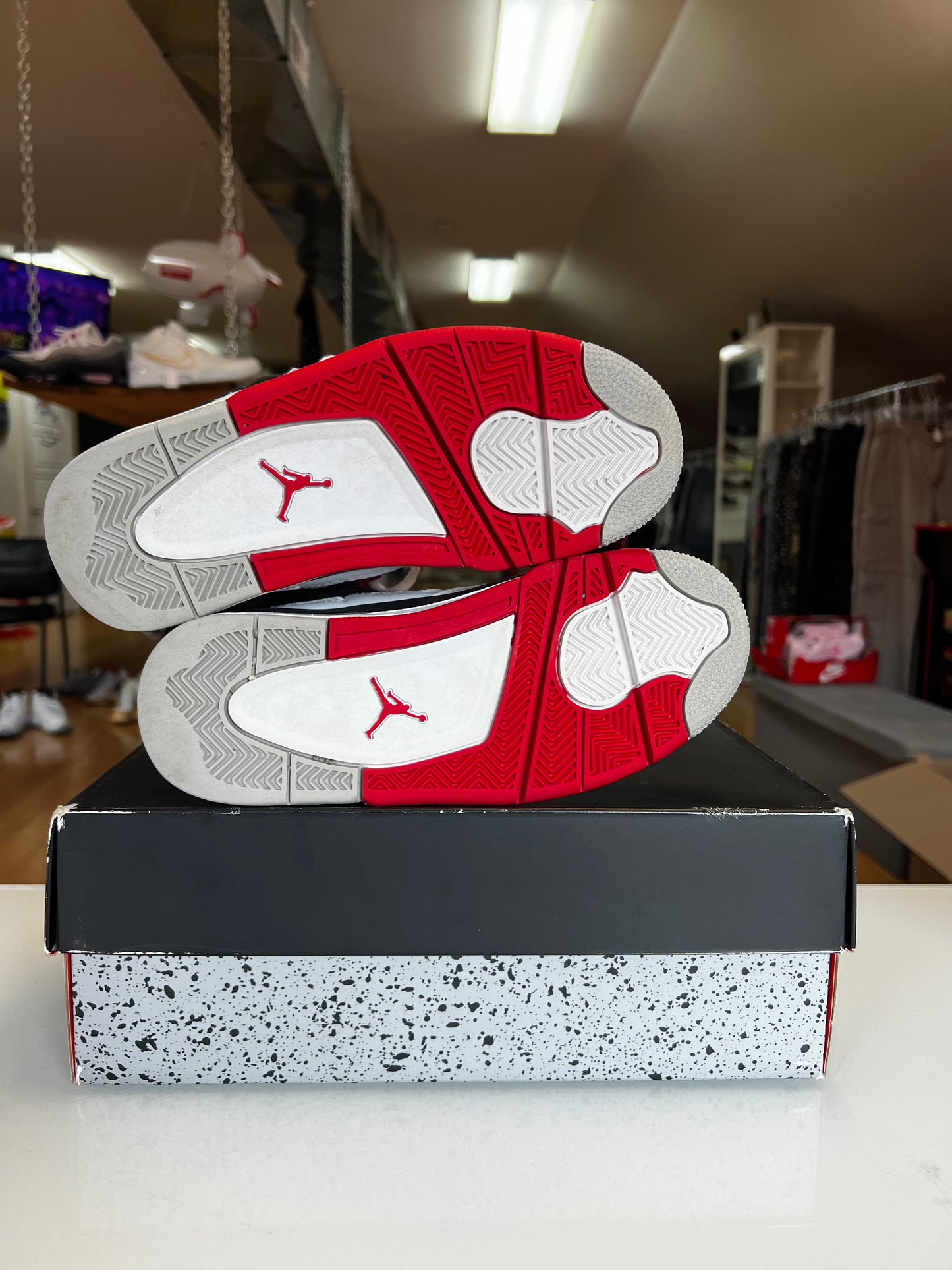 Jordan 4 Fire Red